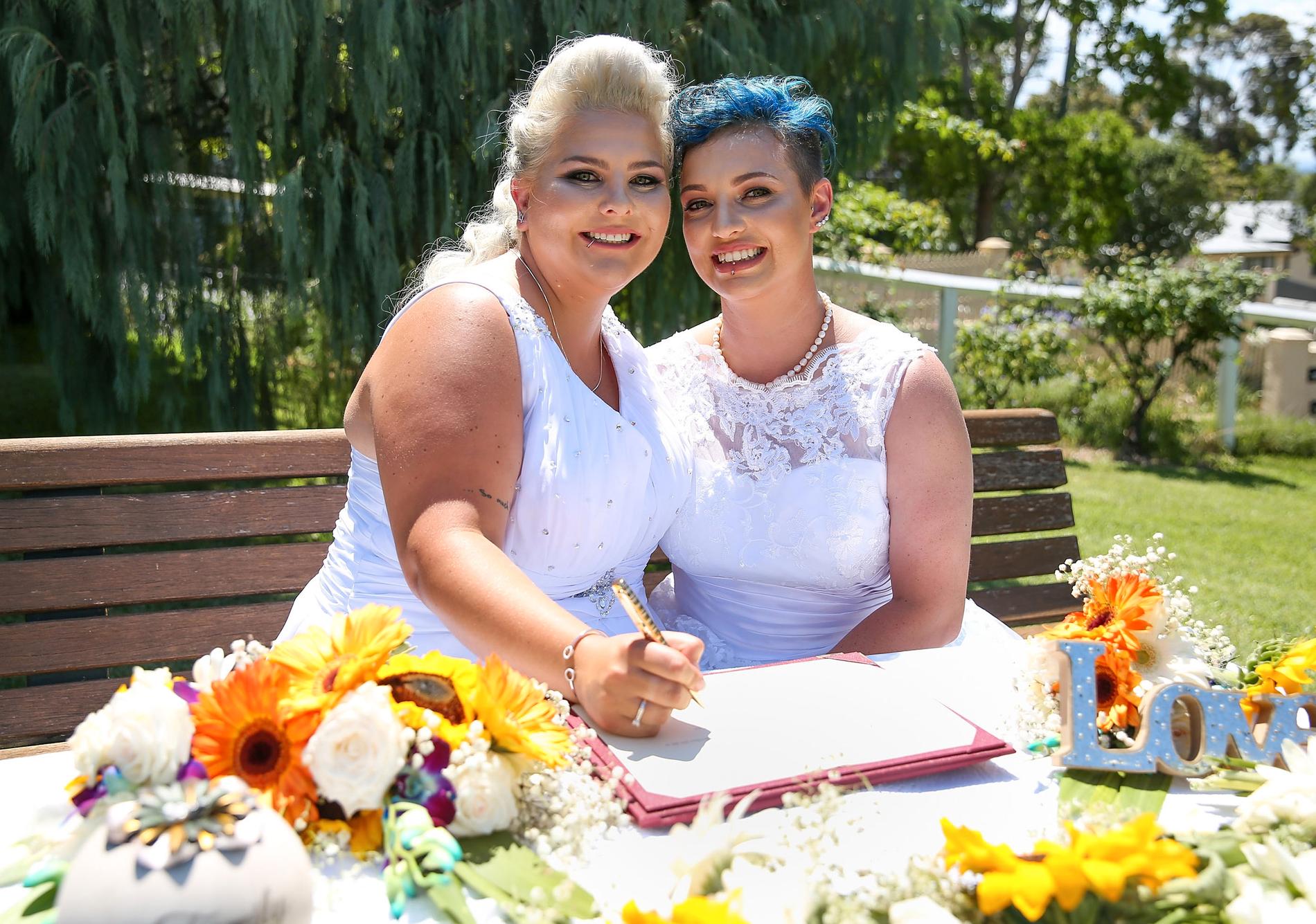 Lauren Price och Amy Laker är ett av de första homosexuella paren som gift sig i Australien. 
