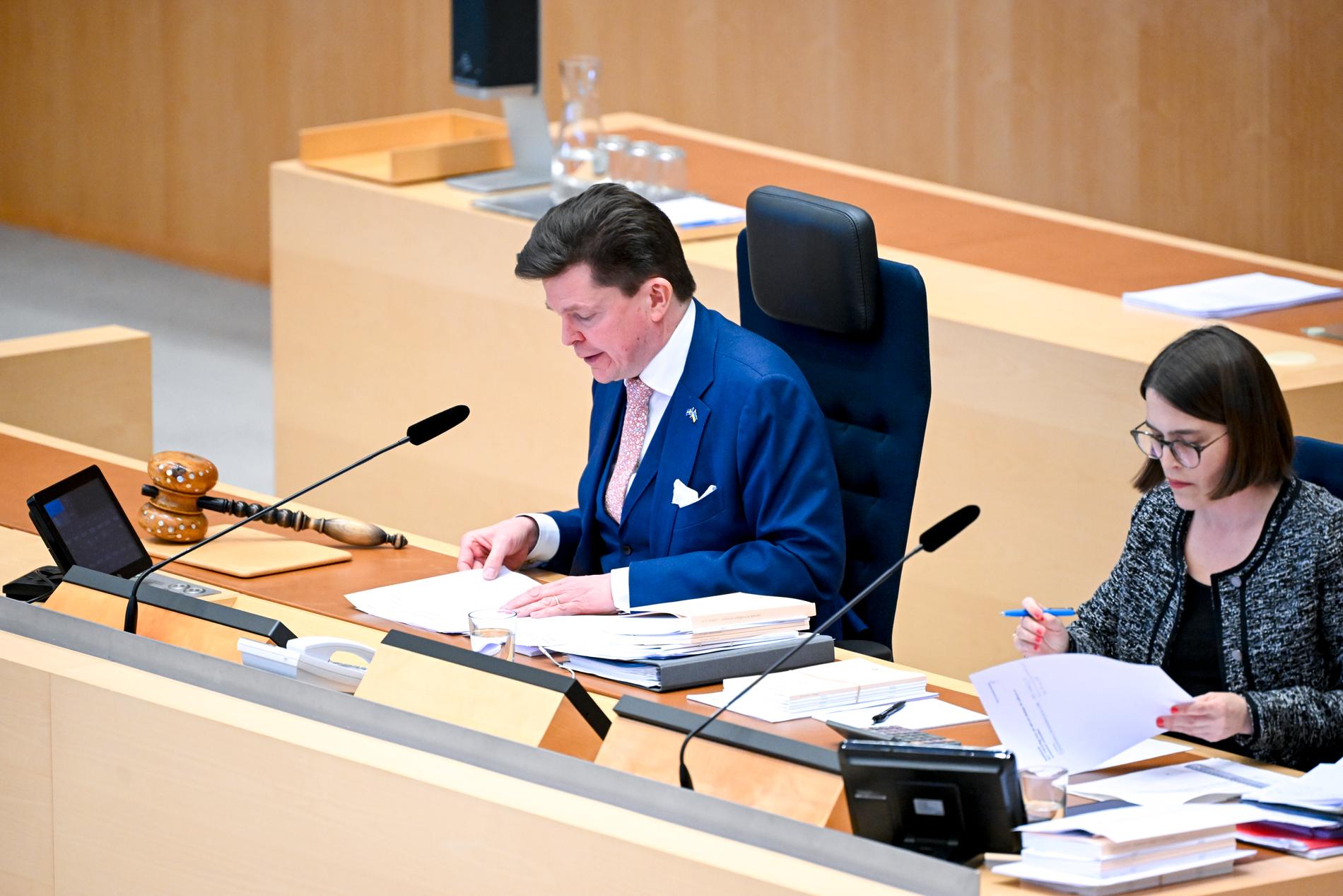 Talmannen Andreas Norlén under dagens omröstning. 