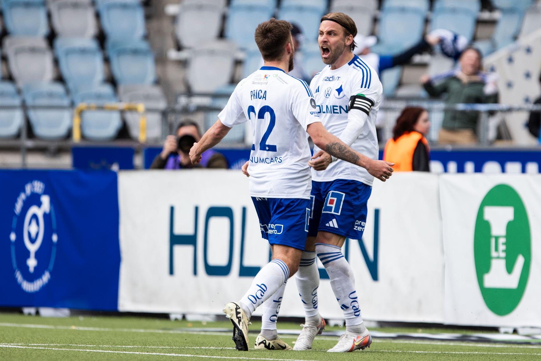 Tim Prica och Christoffer Nyman jublar efter 1–0-målet. 