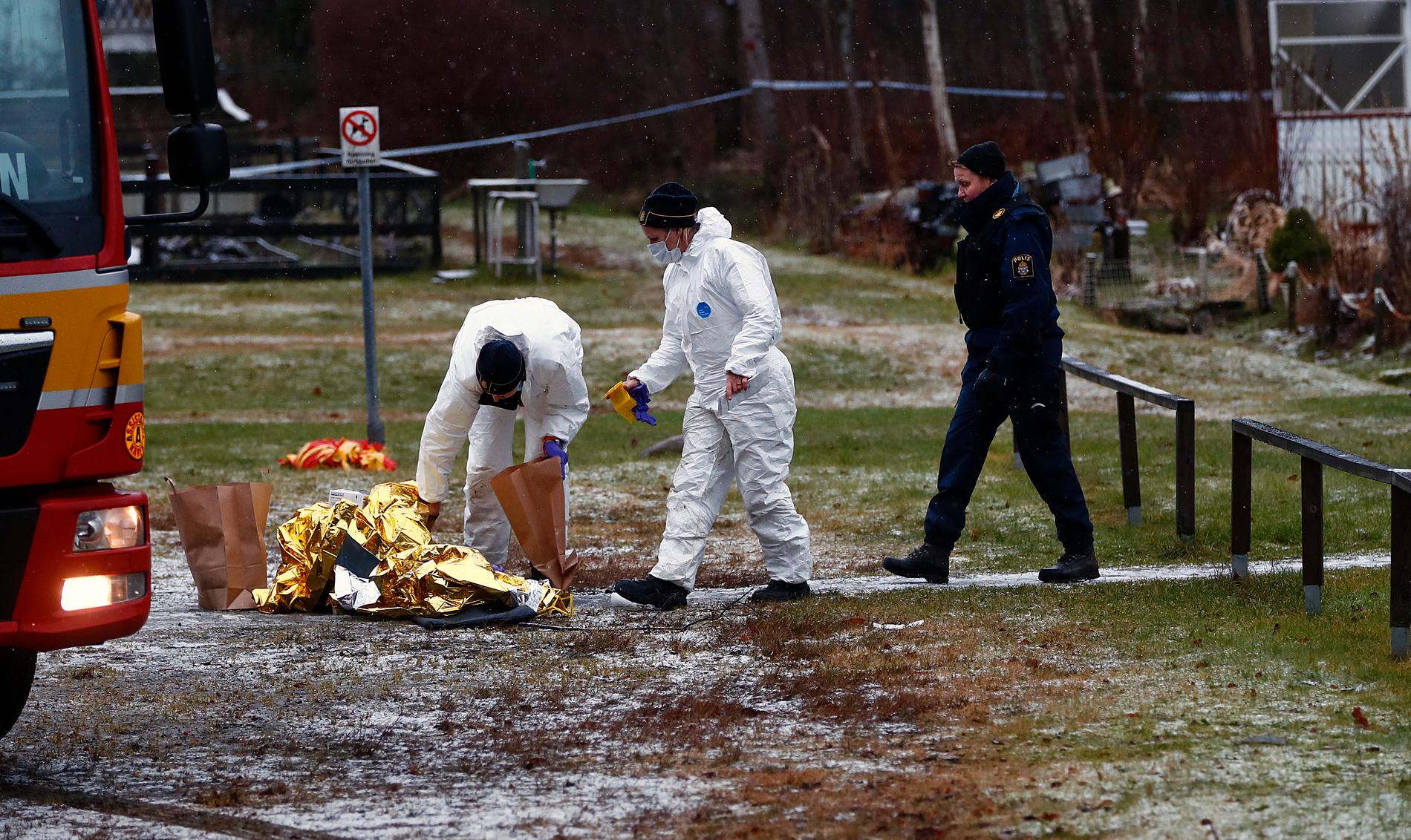 En man hittades död utomhus i Kvibergsområdet i Göteborg med skottskador på kroppen. Nu tror man att en sexfälla kan ha lockat honom dit.