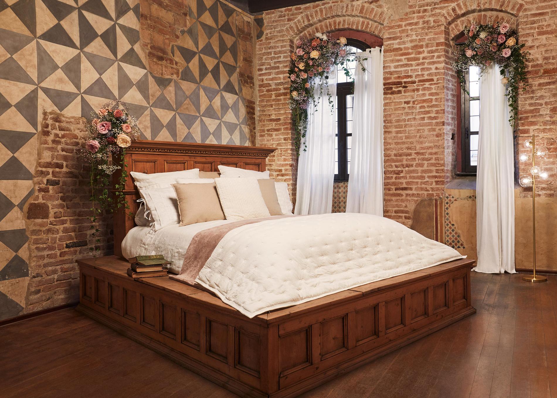 Denna säng har varit med i en av filmatiseringarna av ”Romeo och Julia”. 