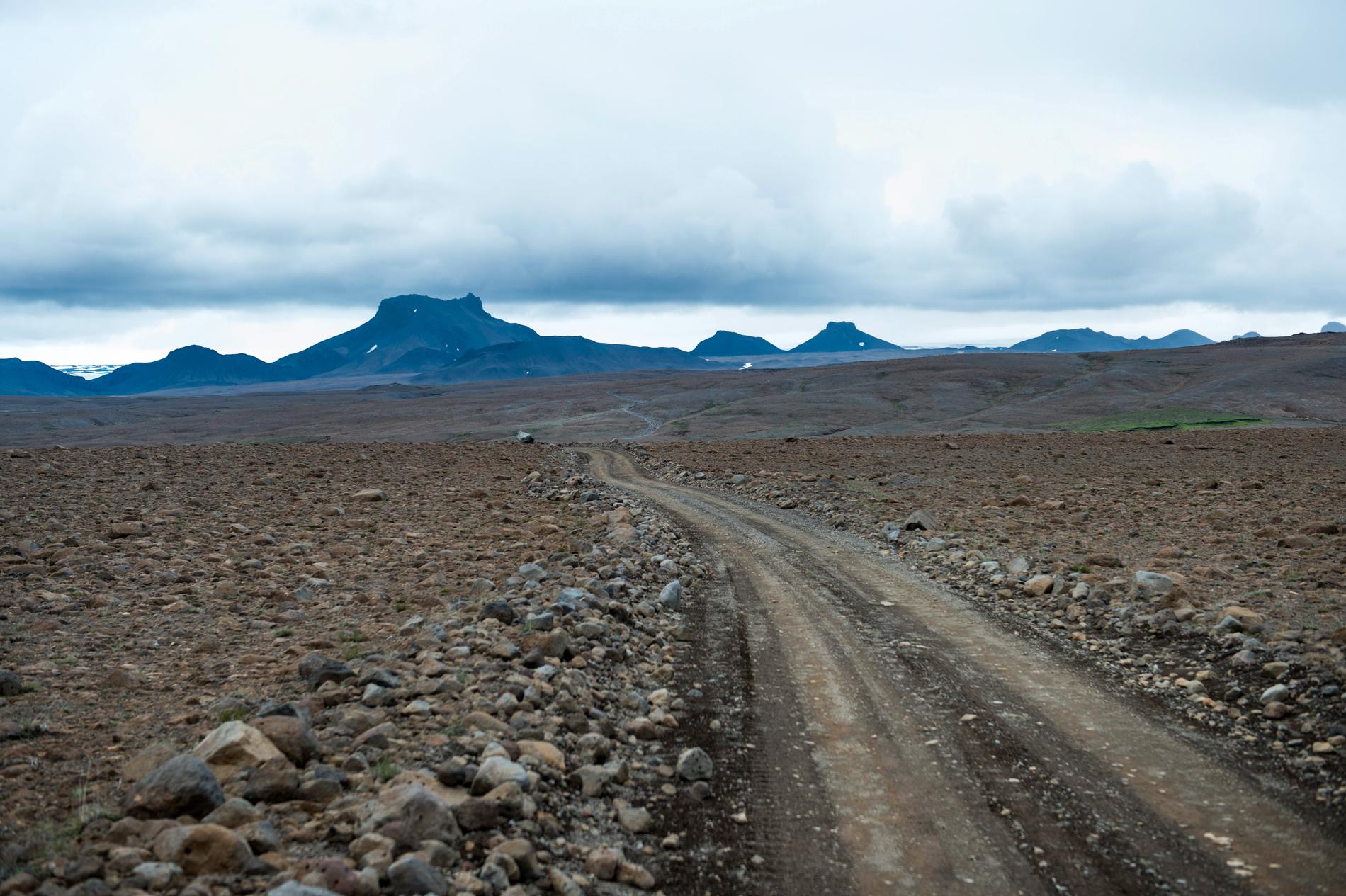 Grusvägen mot Langjökull, ungefär tio mil från Reykjavik, går genom ett öde stenlandskap. Arkivbild.