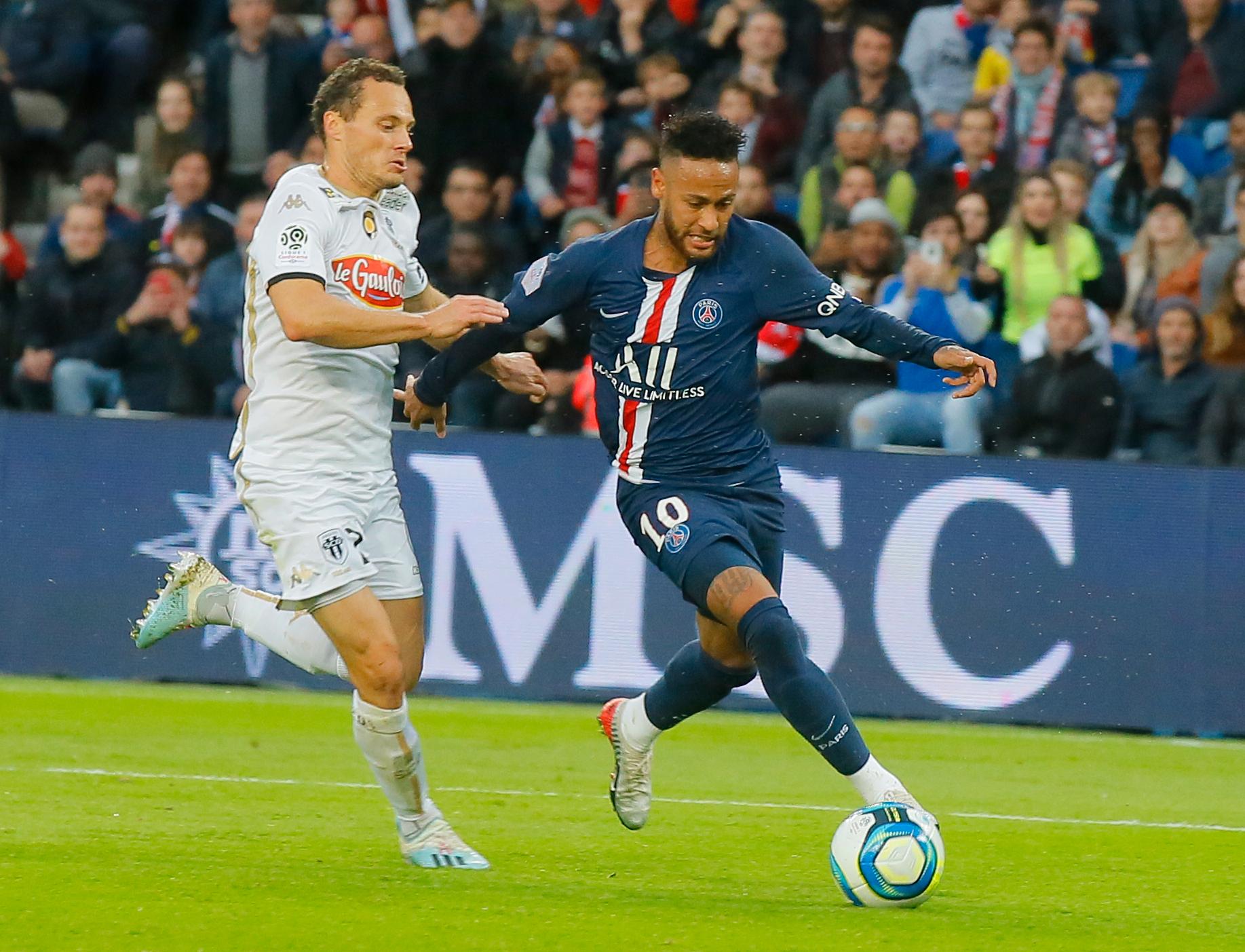 Paris SG får klara sig utan Neymar, till höger, i fyra veckor på grund av en lårskada. Arkivbild.