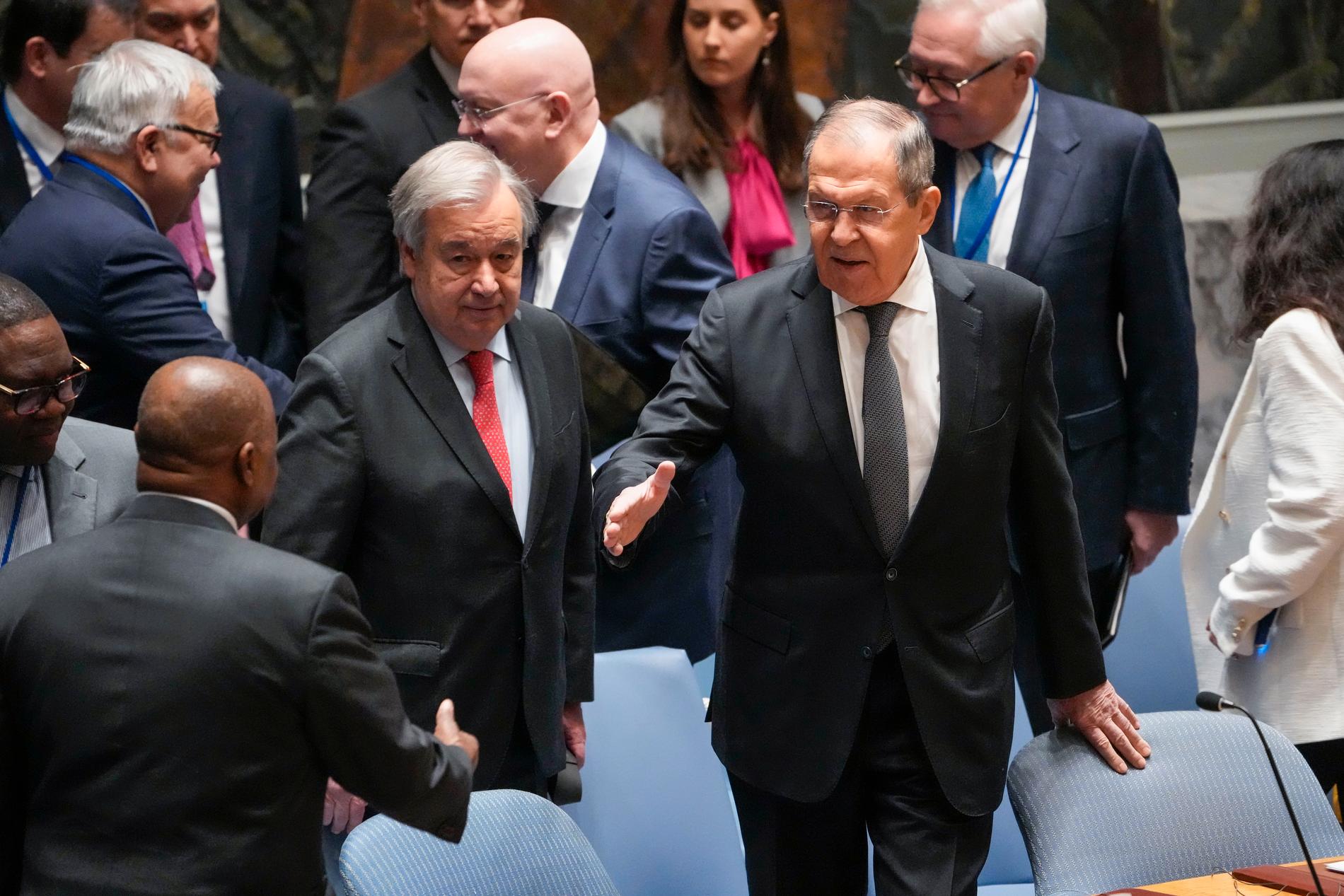 Rysslands utrikesminister Sergej Lavrov (till höger) och António Guterres, FN:s generalsekreterare, på måndagen.