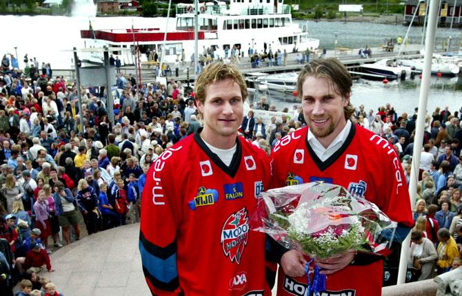 HEDERSMEDBORGARE Sommaren 2003 blev Peter och barndomsvännen utsedda till hedersmedborgare i hemstaden Örnsköldsvik.