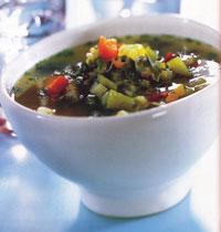 Fettförbränningssoppan. Den här mättande soppan innehåller grönsaker som hjälper kroppen att bränna fett. Den kan du äta av om du känner dig hungrig.