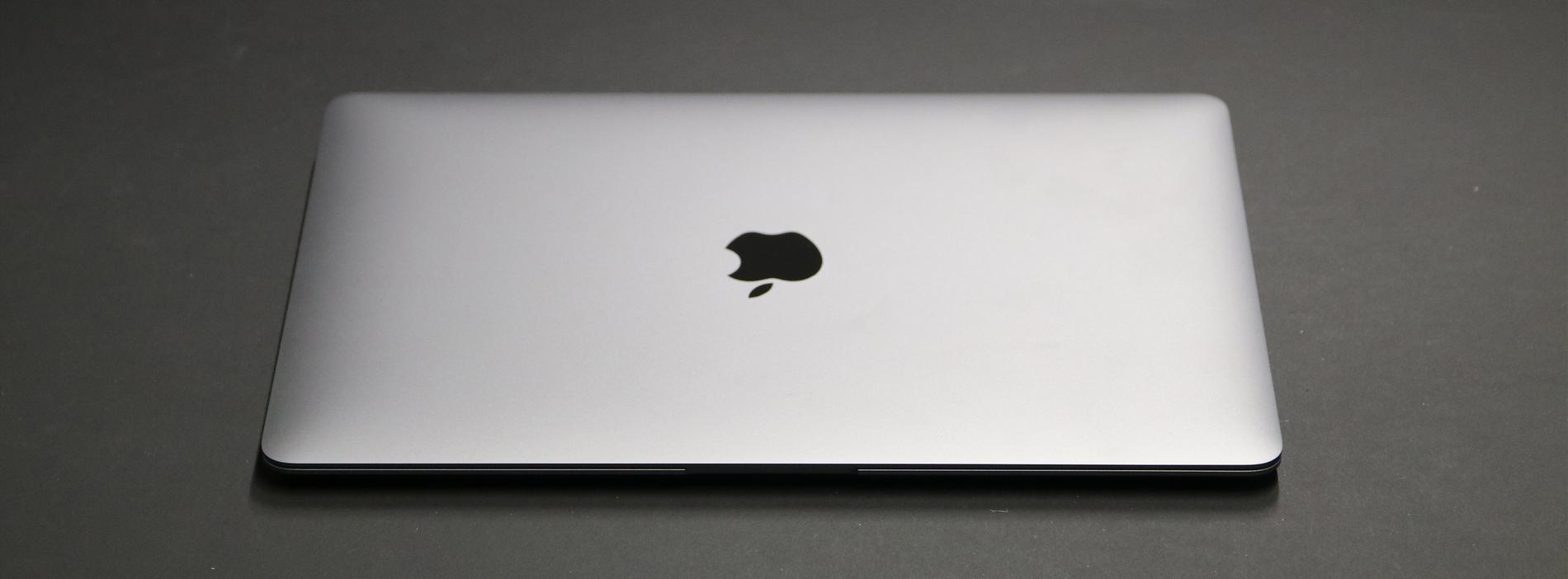 Nya Macbook Air kommer i färgerna rymdgrå, guld och silver.