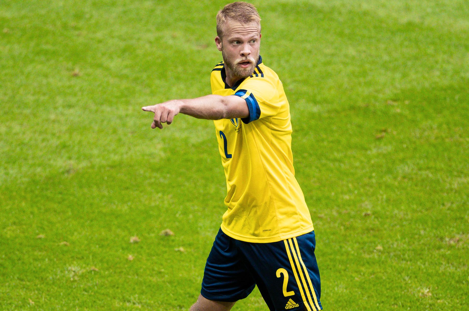 Daniel Sundgren under matchen mot Uzbekistan i höstas. 