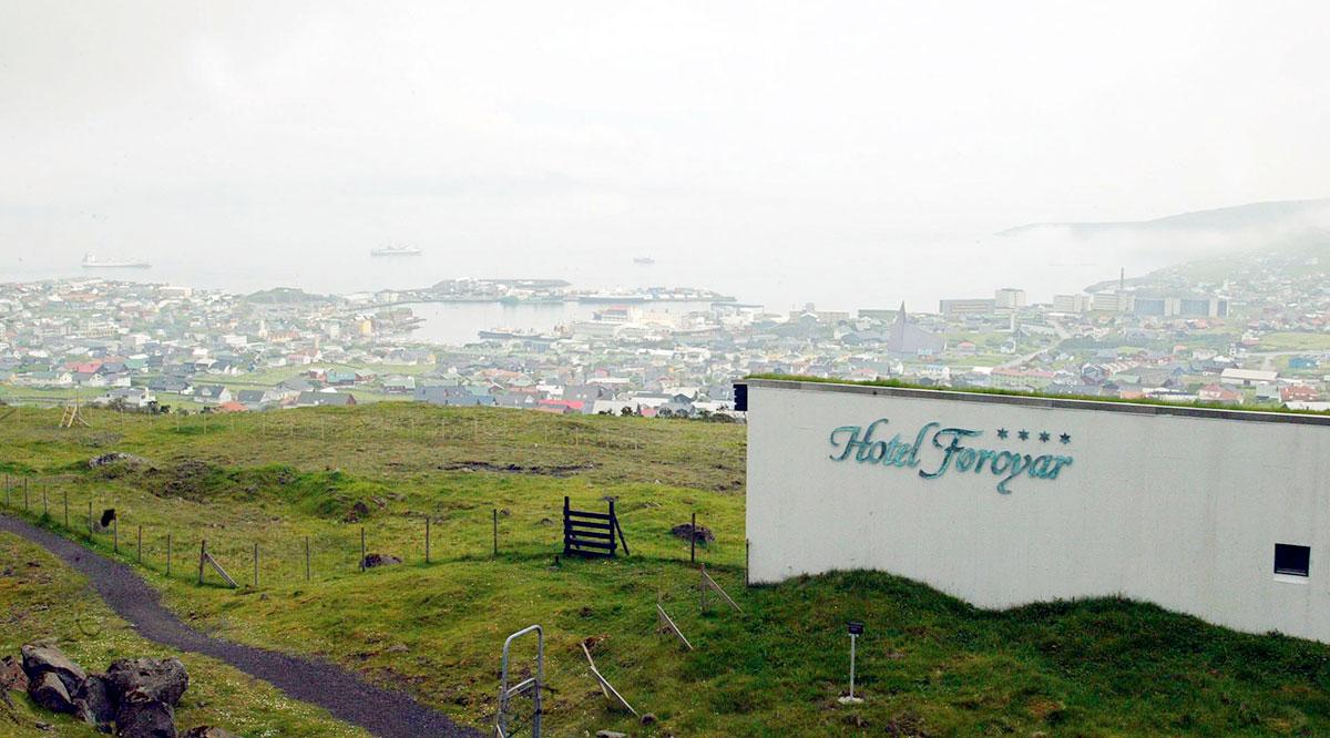 Utsikt över största orten Torshavn.