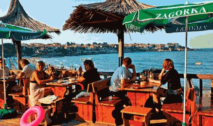Sozopols restauranger bjuder på härlig utsikt över havet och den gamla stadsdelen.