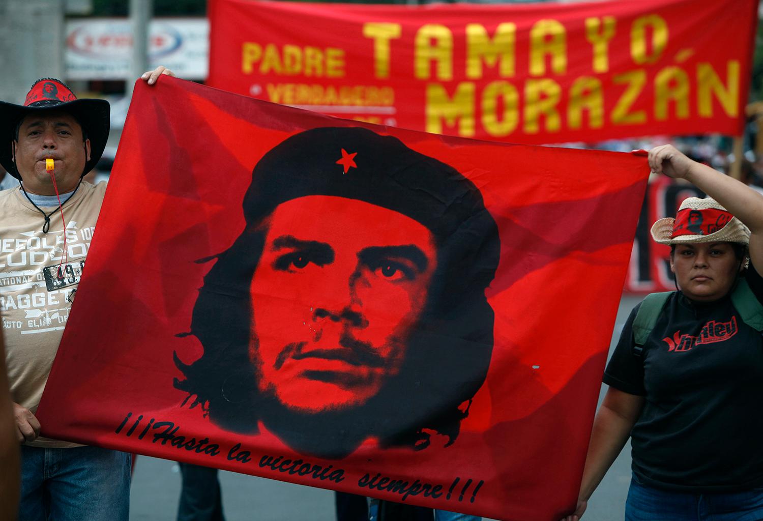 Den berömda stiliserade bilden av Che Guevara under en demonstration i Honduras 2009.