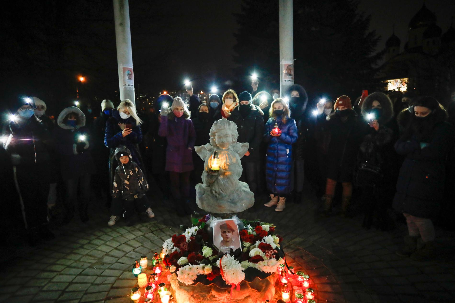Minnet av den oppositionelle aktivisten Roman Bondarenko högtidlighålls i Minsk den 21 december, då det hade gått 40 dagar sedan han dödades. Arkivbild.