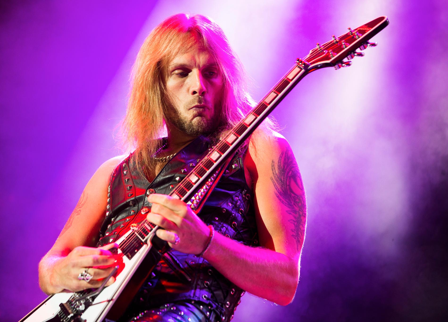 Richie Faulkner, gitarrist i Judas Priest, säger till Nöjesbladet att Tipton inte lämnar bandet utan tvingas ändra sin roll under den kommande turnén.