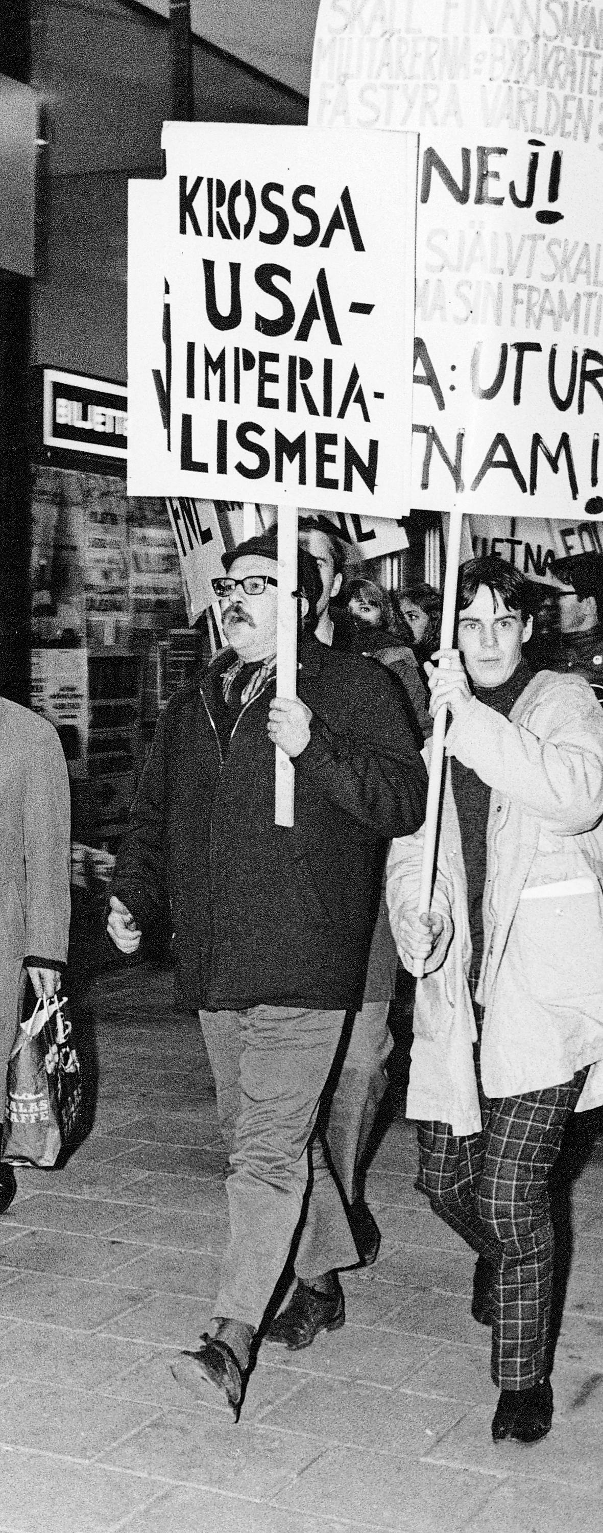 Myrdal i Vietnamdemonstration, Stockholm, 1967.