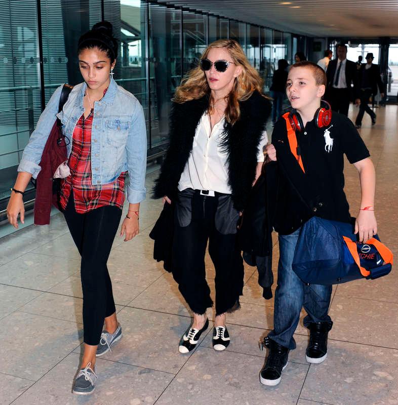 Madonna tillsammans med barnen Lourdes och Rocco