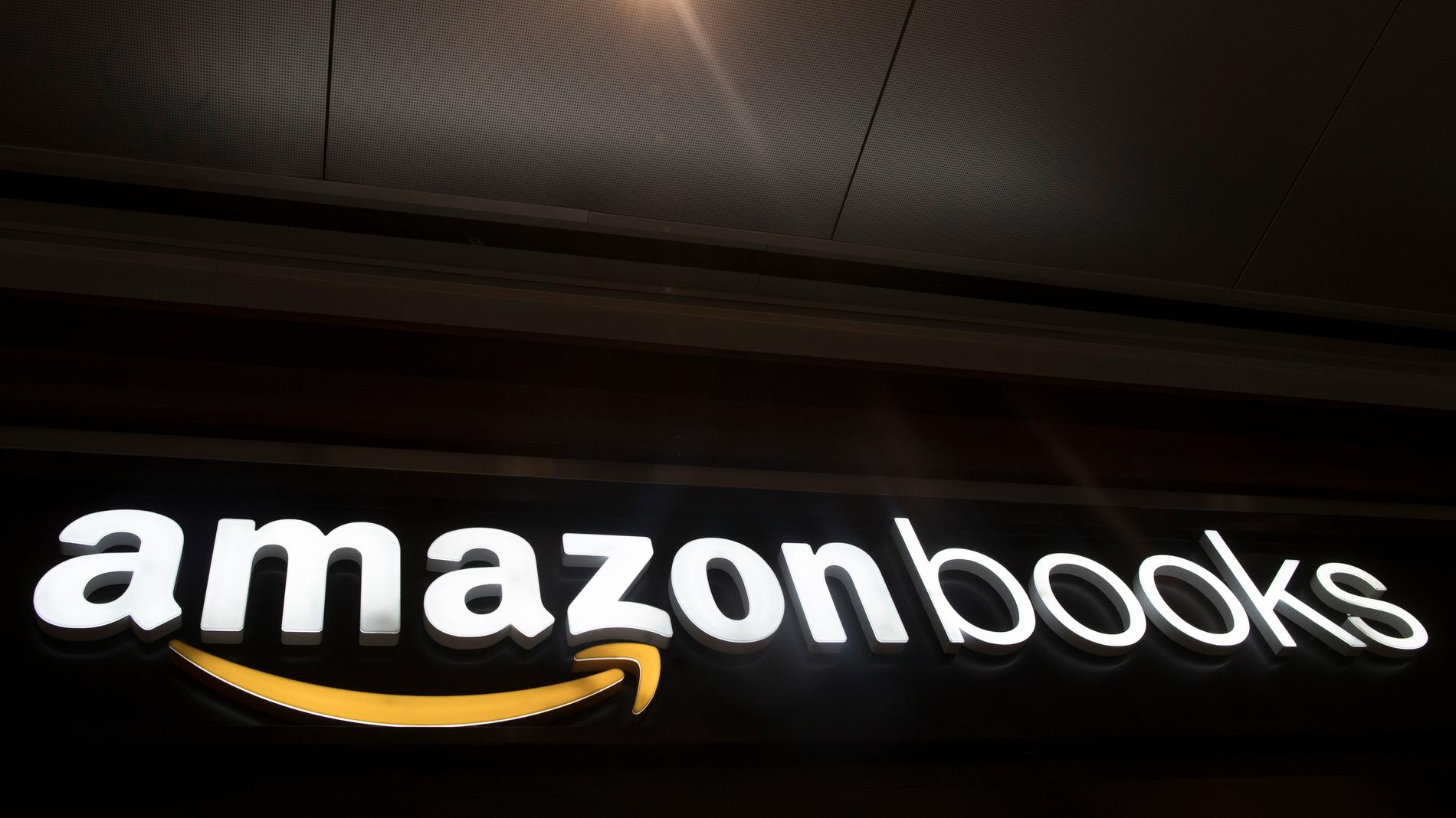 Frankrike har antagit en ny lag som ska skydda landets 3 500 fysiska bokhandlare mot konkurrensen från e-handelsjätten Amazon. Arkivbild.