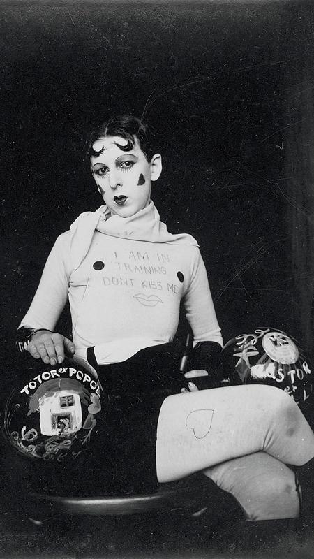 Claude Cahun, ”Self Portrait (as weight trainer)”, 1927, fotografi. ©Courtesy of the Jersey Heritage Collections