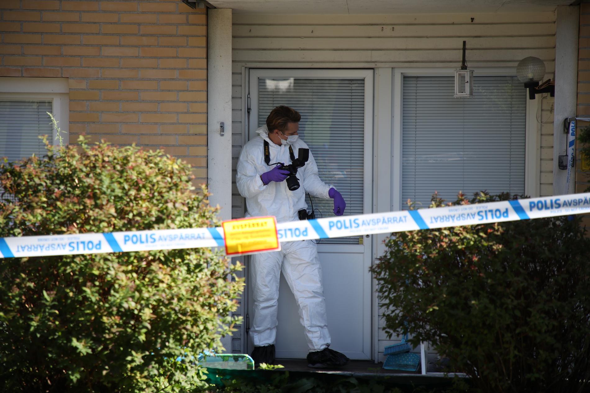 Den döda kvinnan och barnen hittades döda i en lägenhet i början av september.