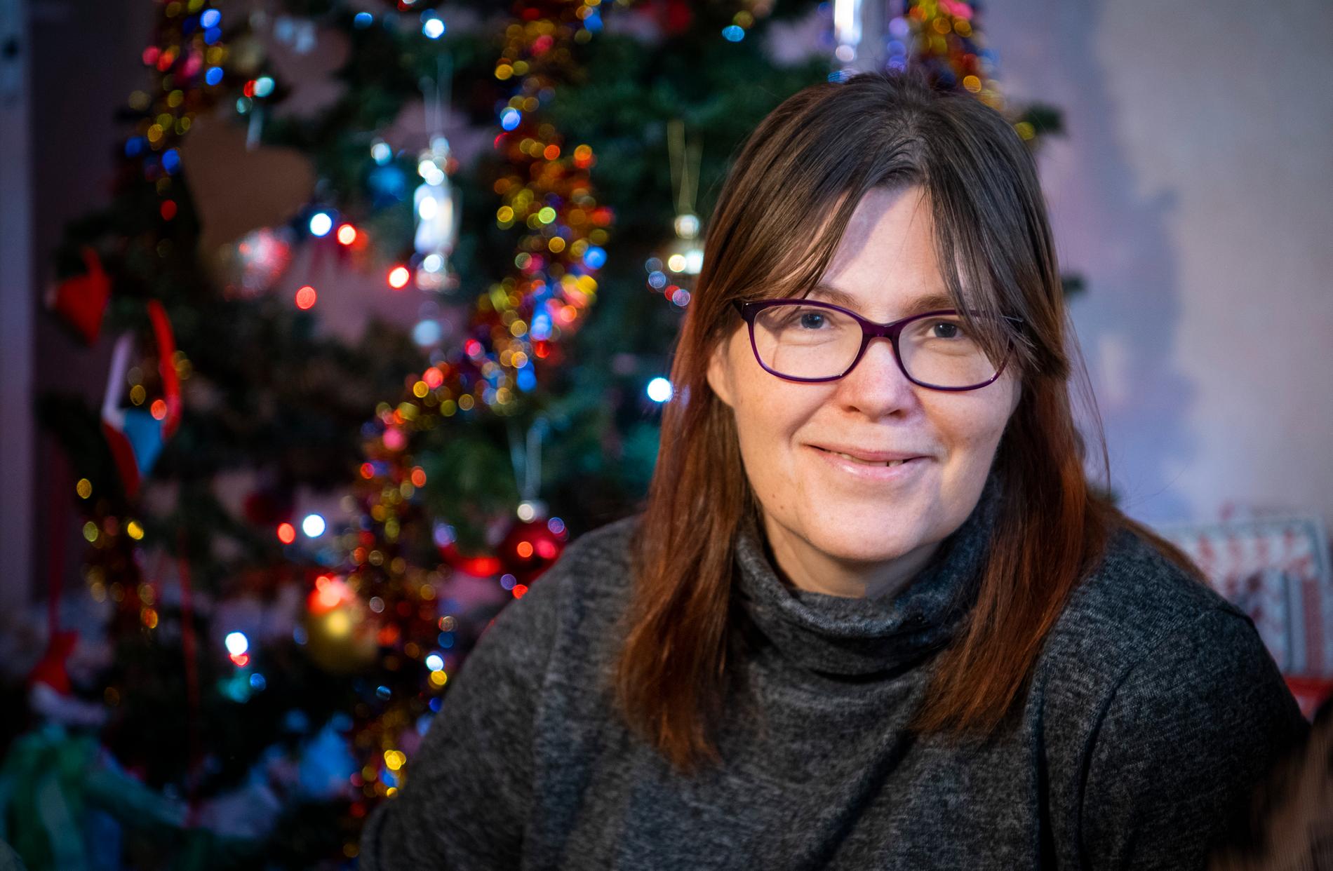 Carin Nilsson, 44, är arbetslös och lever på existensminimum. Nu får hon och barnen 10 000 kronor ur Aftonbladets fond för behövande.