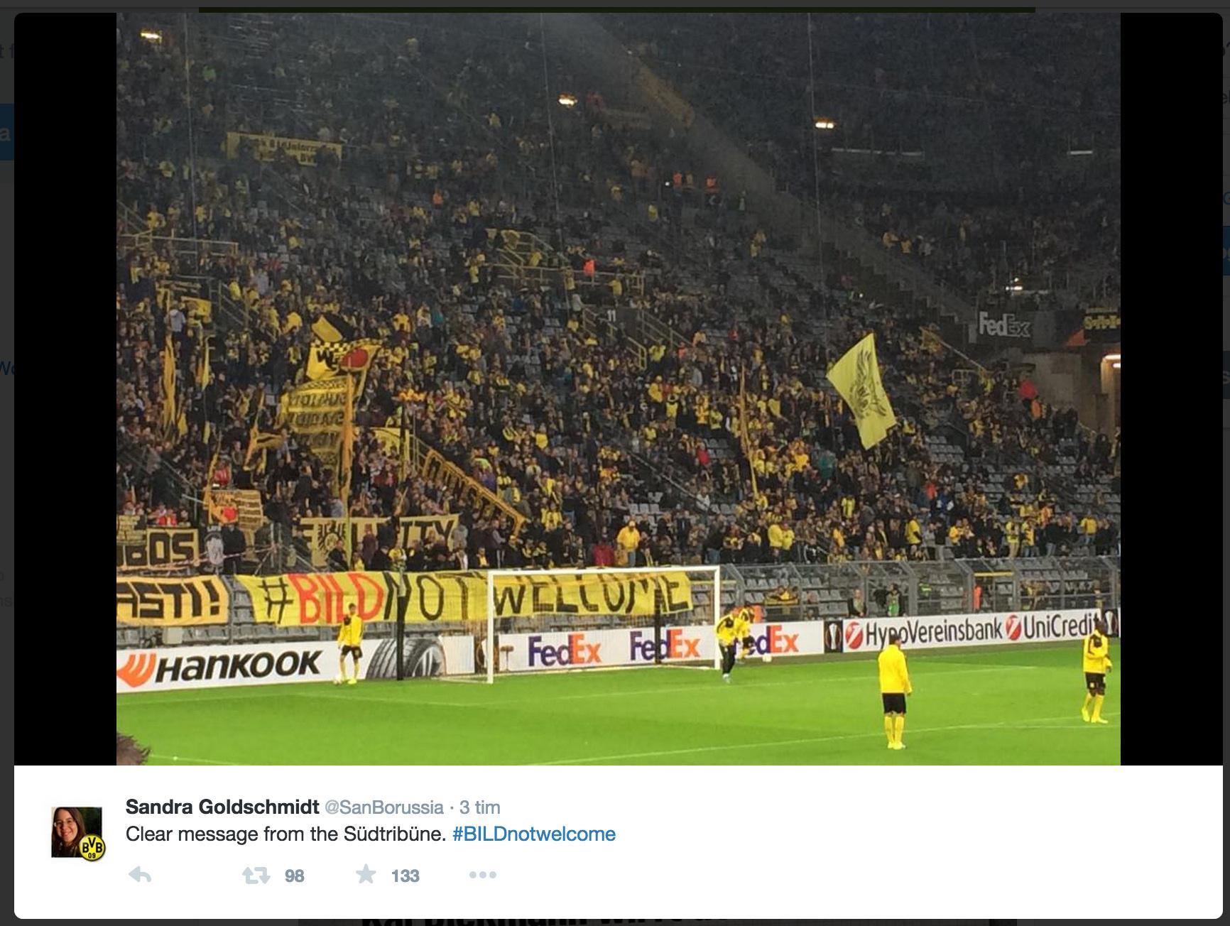 Ett av många tweets om hur storklubben Dortmunds fans protesterade mot tidningen Bild. Foto: Twitter