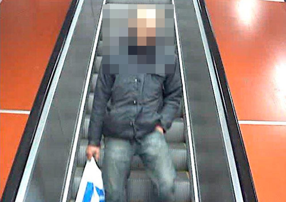 Mannen som misstänks för knuffen i tunnelbanan sitter häktad för försök till mord.