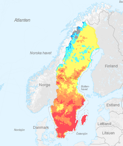 Karta från MSB, Myndigheten för samhällsskydd och beredskap, på spridningsrisken för skogsbrand. Röd: extremt stor risk, mörkorange: mycket stor risk, ljusorange; stor risk, gul: normal risk, ljusblå: liten risk, mörkblå: mycket liten risk.