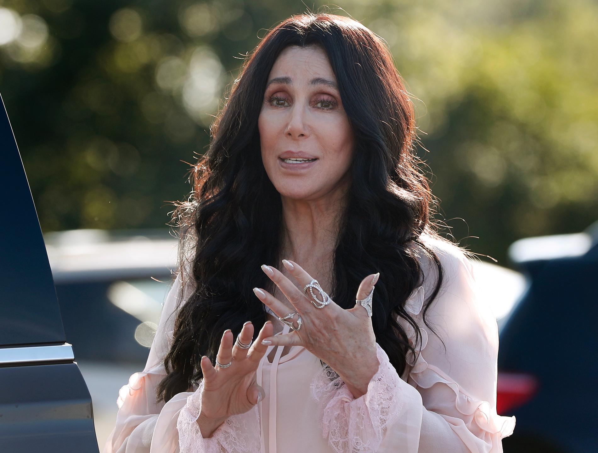 Sångerskan Cher tvingades lämna sitt hem. 