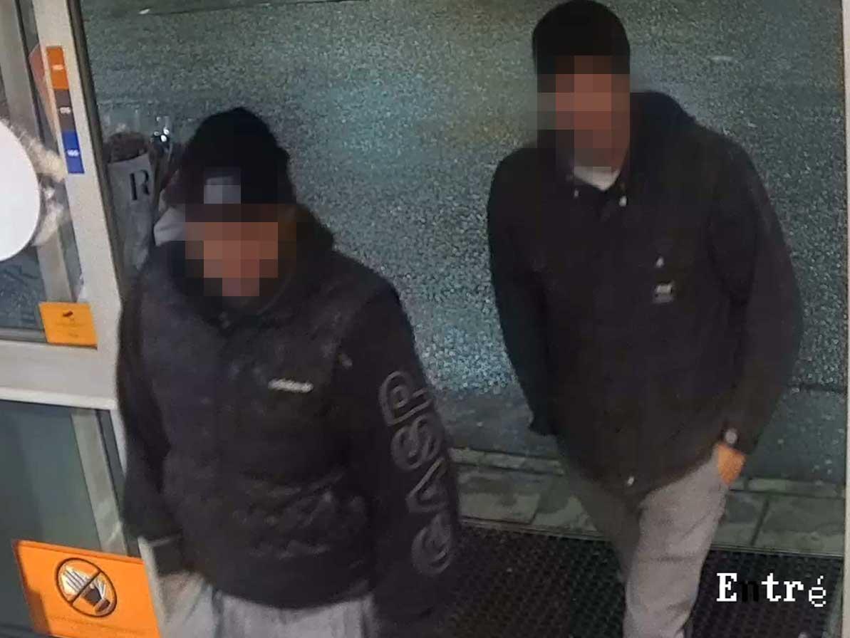 De misstänkta rånmördarna tillsammans före dubbelmordet i Vallentuna. 