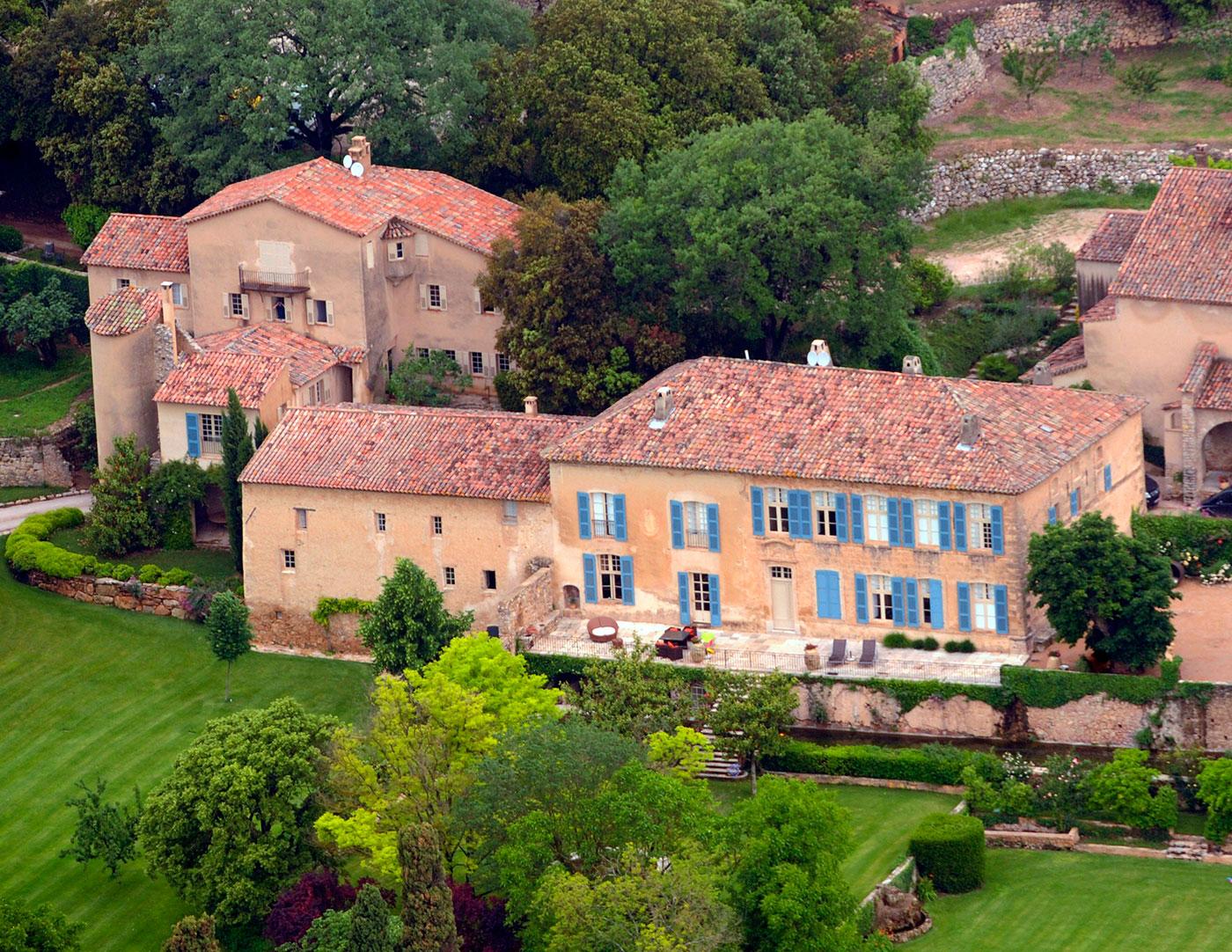 Skådespelarna Brad Pitt och Angelina Jolie började hyra vingården Château Miraval i södra Frankrike 2008.