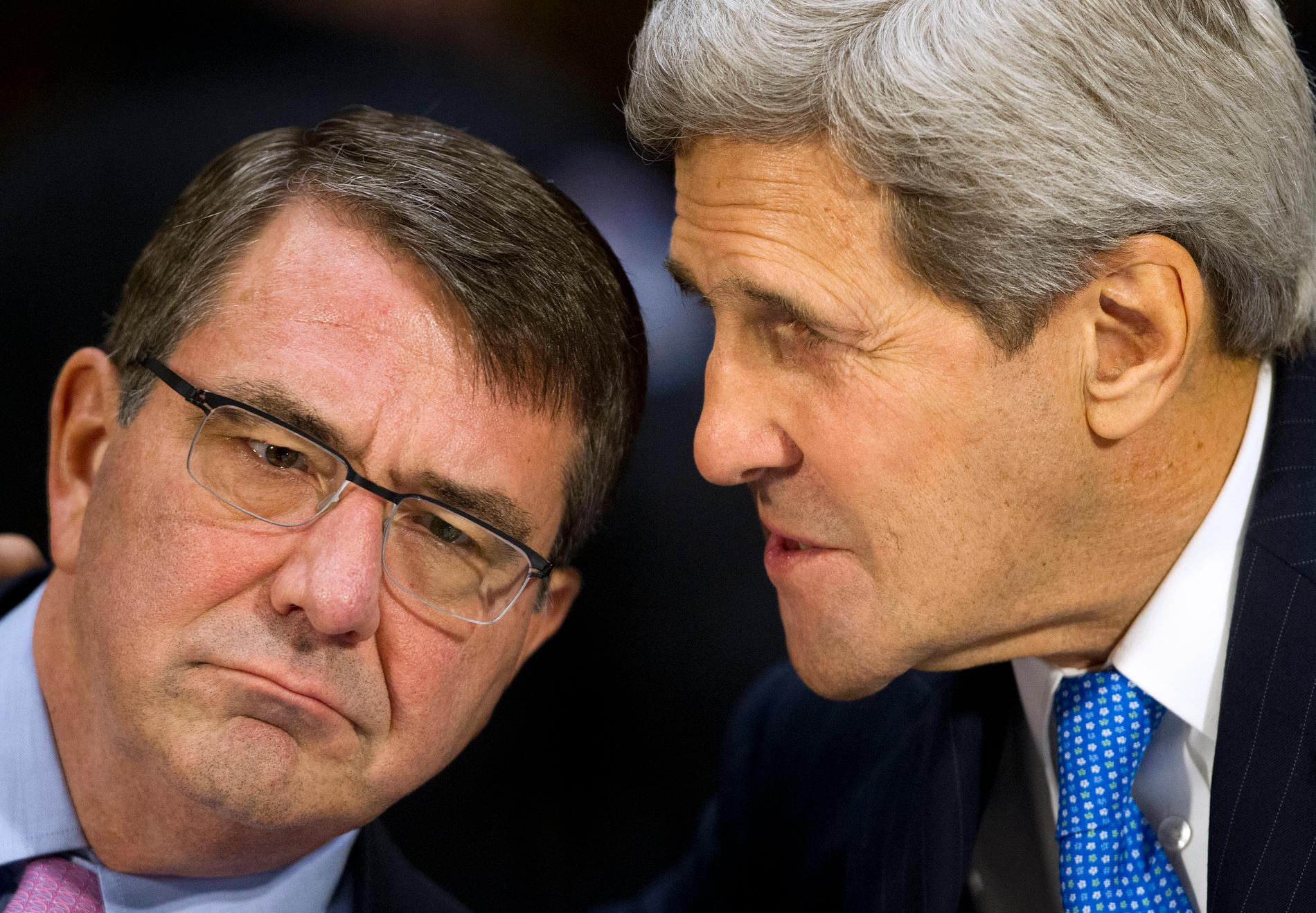 USA:s försvarsminister Ash Carter tillsammans med utrikesministern John Kerry.
