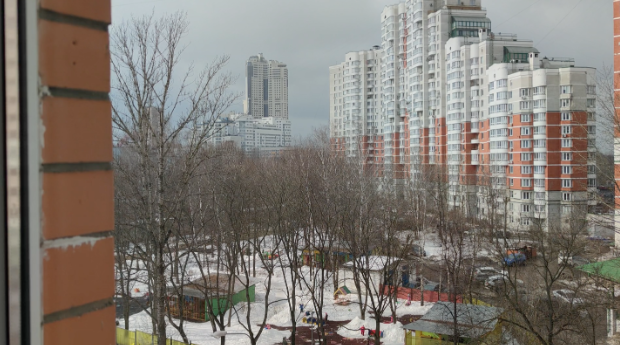 Utsikten från Nikolays fönster i Moskva. 