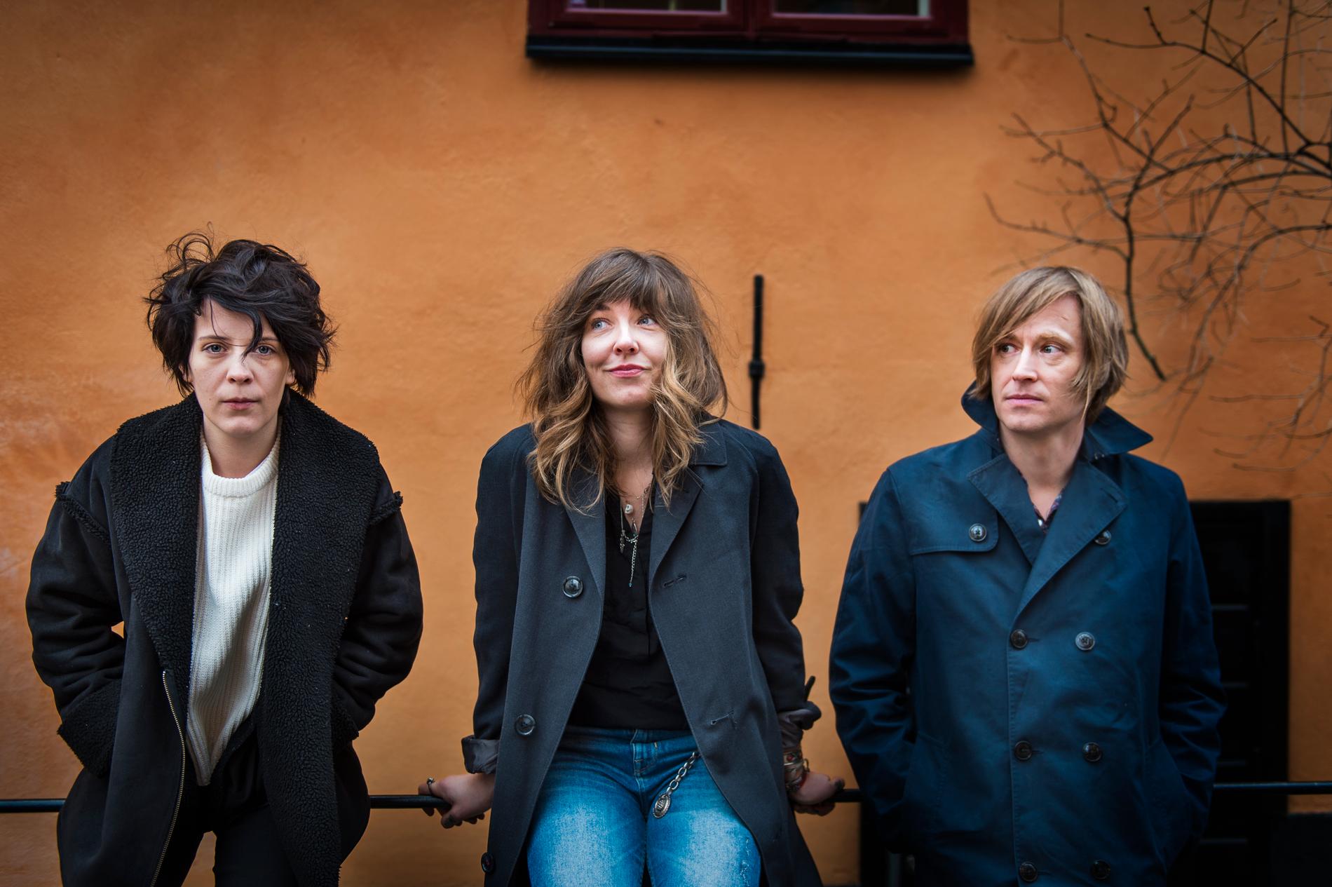 Christina ”Kicki” Karlsson, Sara Almgren och Dennis Lyxzén ingår i albumaktuella Invsn.