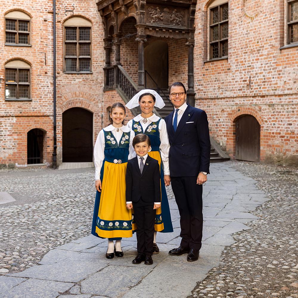 Kronprinsessfamiljen på Gripsholms slott. Inför årets nationaldag och femhundraårsminnet av kungavalet i Strängnäs har Kronprinsessfamiljen besökt Gripsholms slott i Mariefred, det kungliga slott som mer än något annat förknippas med Gustav Vasa.