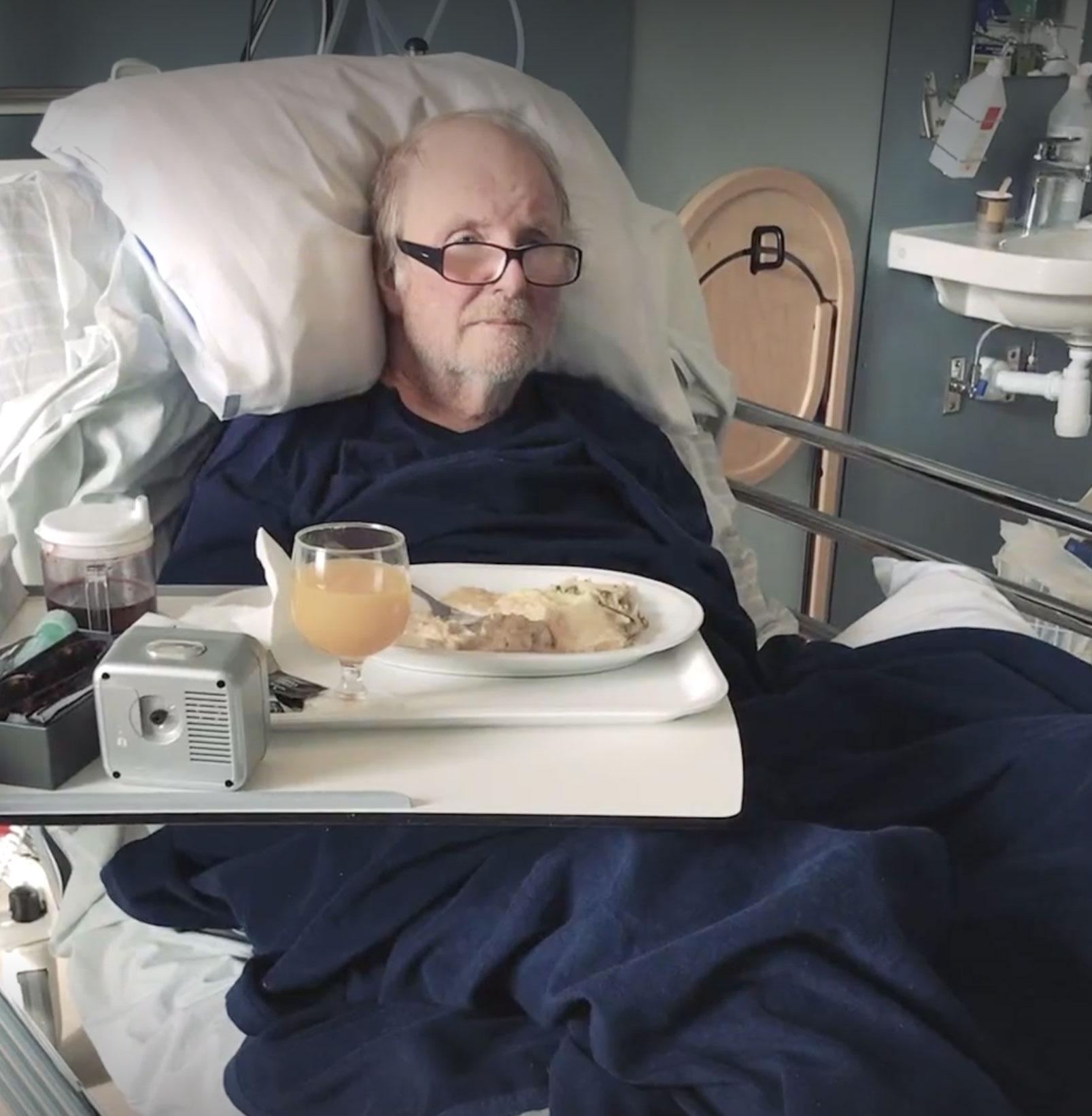 Halvsidesförlamade Bosse Rosdahl, 71, är en av dem som fick vänta på en plats på ett äldreboende. 