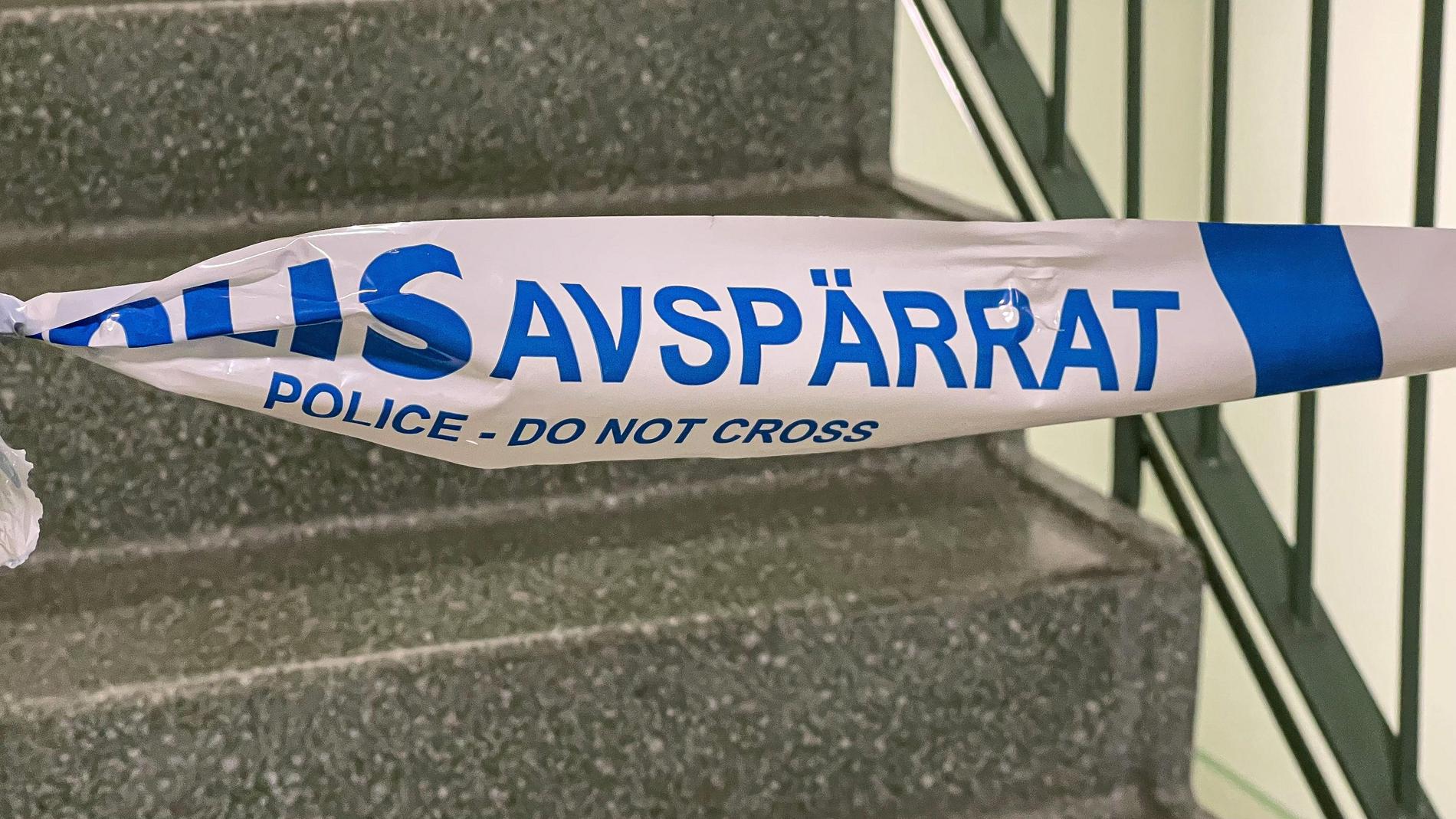 Två personer har hittats döda i en lägenhet i Malmö.