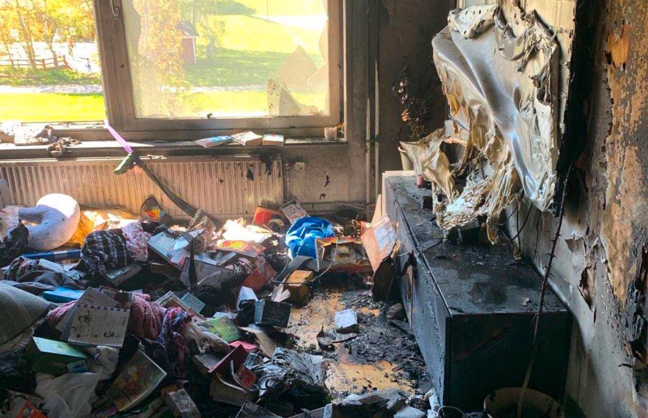 En 27-årig man i Sundsvall slog ihjäl sin 26-åriga sambo med en hammare. Han tände sedan eld på lägenheten.