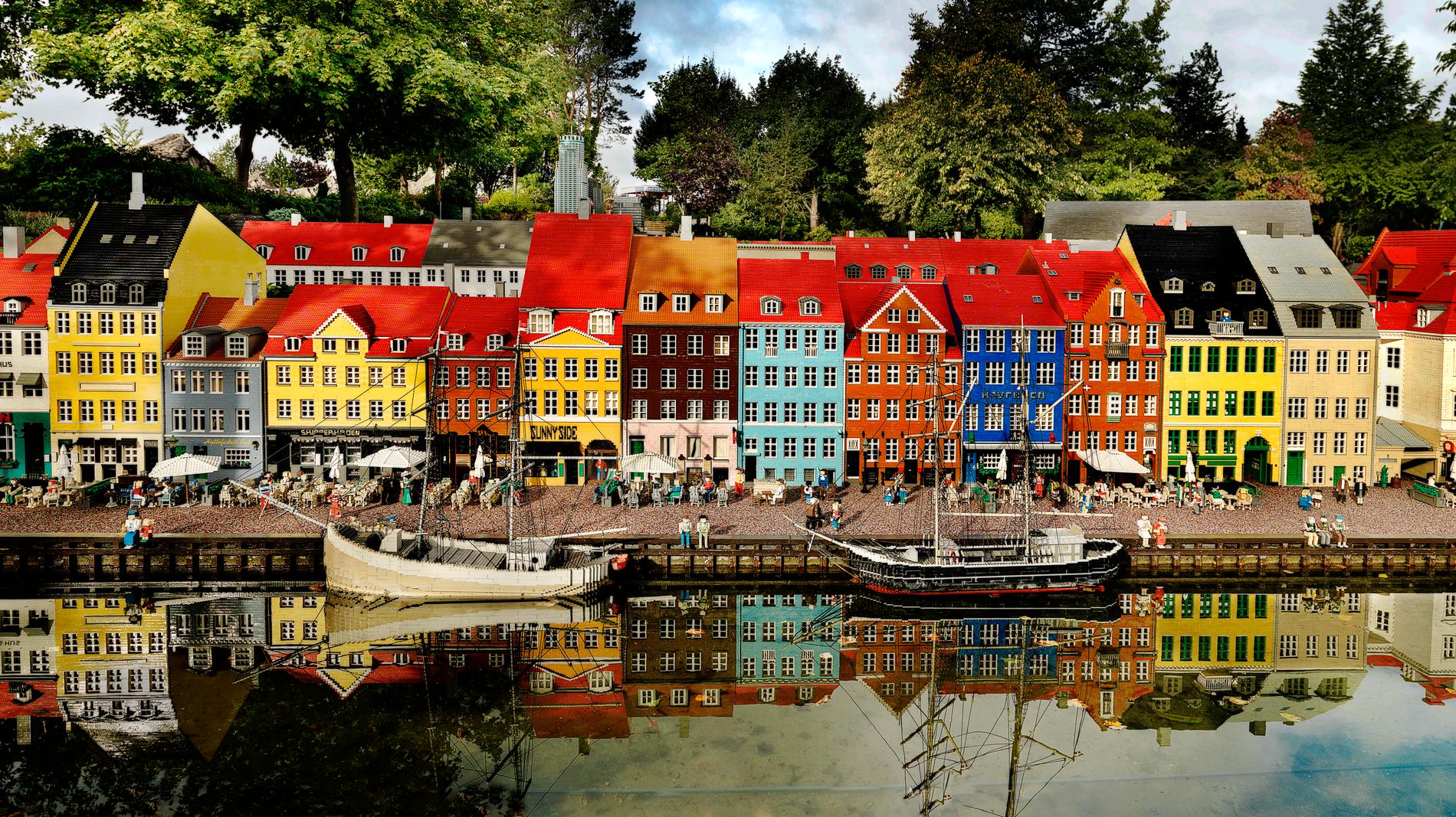 Nyhavn i Köpenhamn i miniatyr på Legoland.