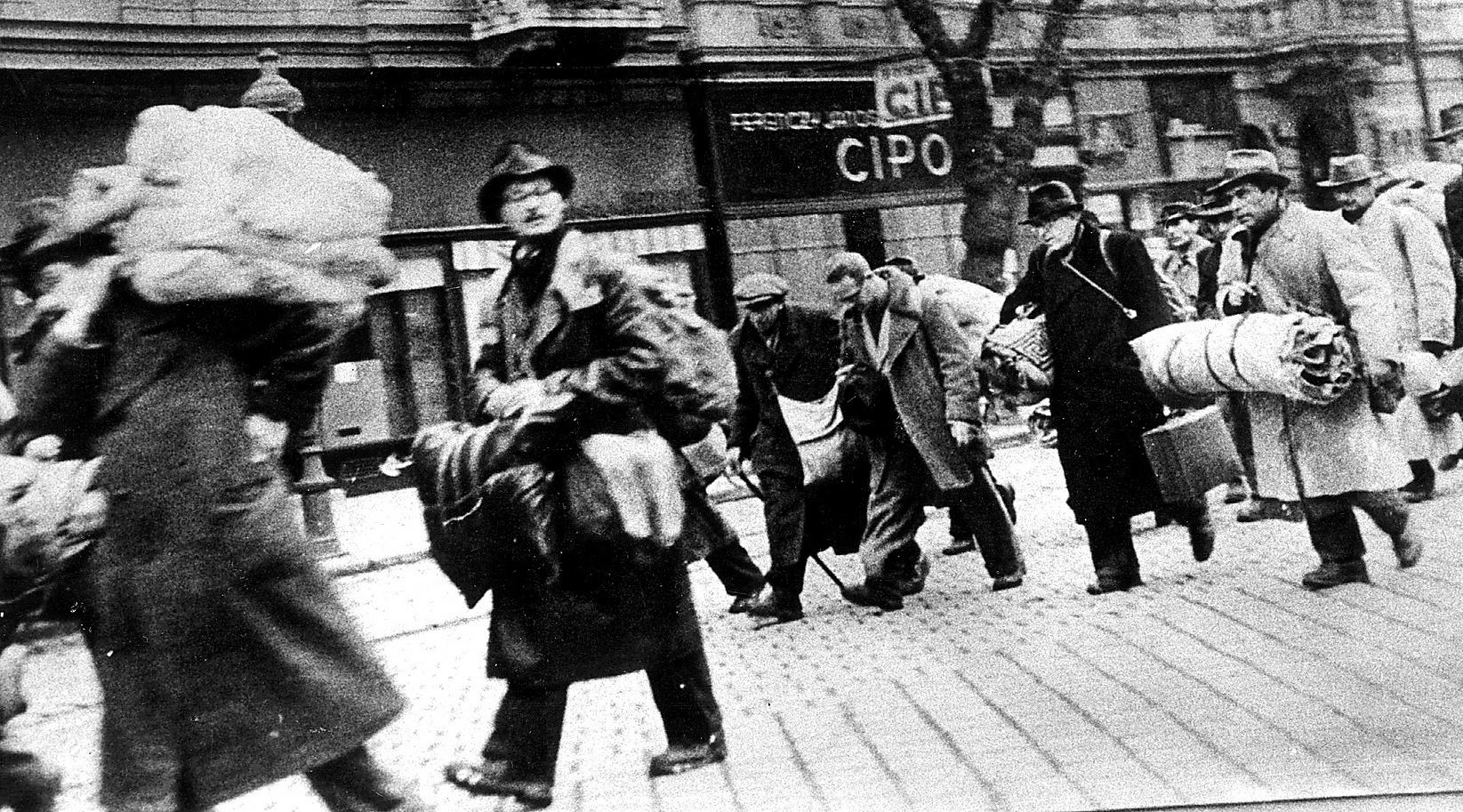 Ungerska judar deporteras till Tyskland under andra världskriget. Foto: TT