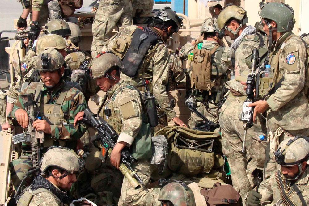 Afghanska trupper utanför Kunduz 29 september 2015.