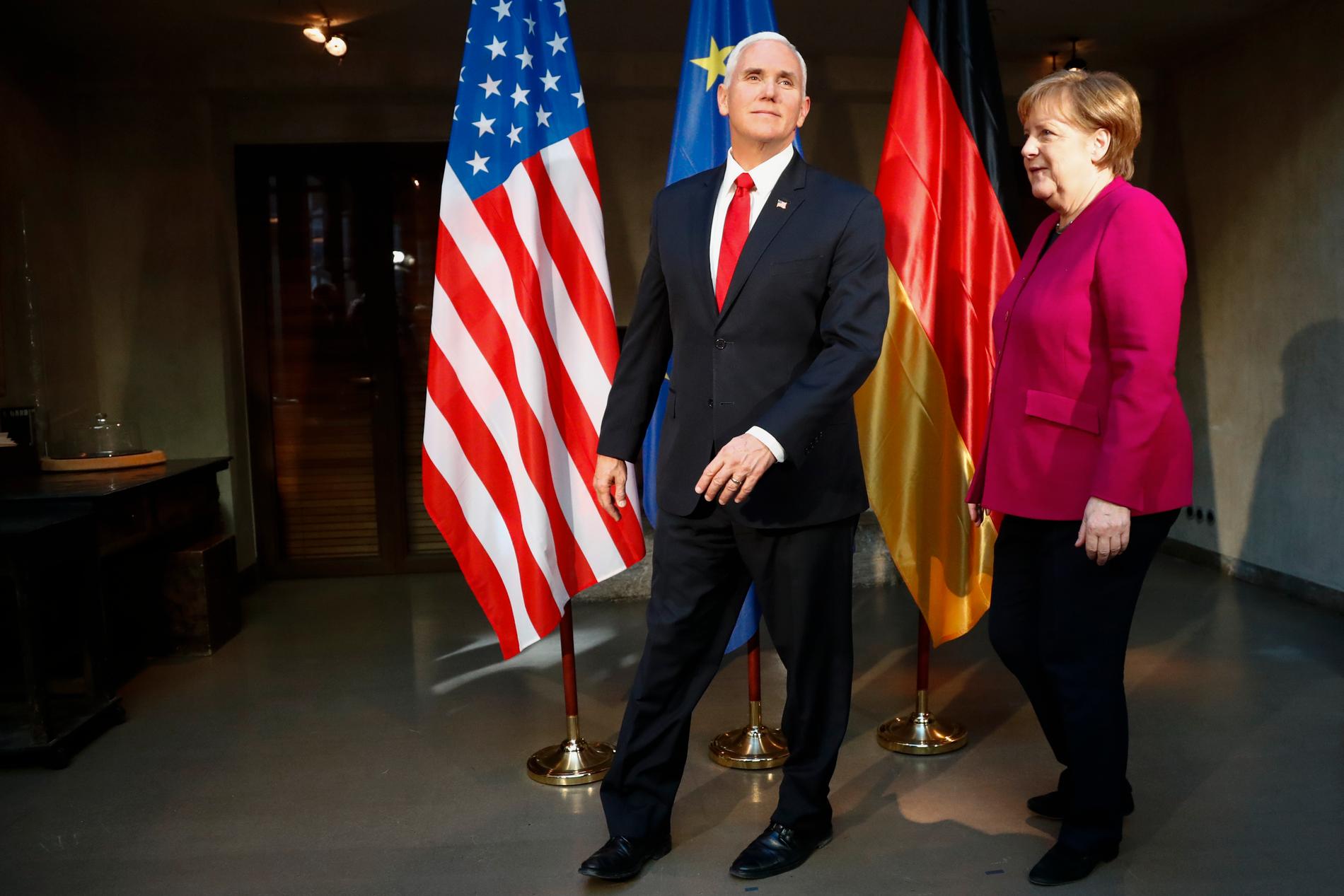 Motsättningarna mellan USA och EU blev tydliga under säkerhetsmötet i München. Här USA:s vicepresident Mike Pence och Tysklands förbundskansler Angela Merkel.