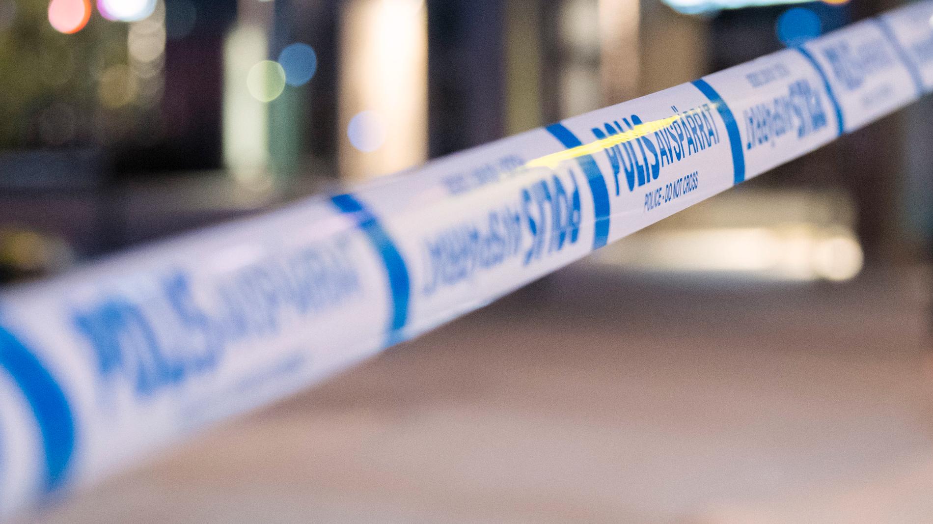 Polisen har spärrat av ett område i Malmö efter en skottlossning. Arkivbild.
