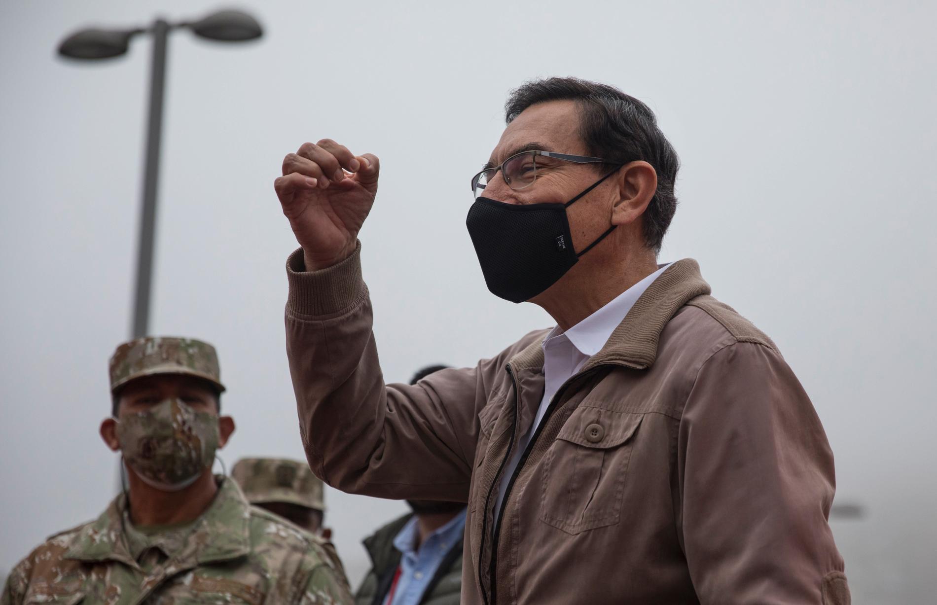 Perus president Martín Vizcarra talar till anhängare tidigare i september.