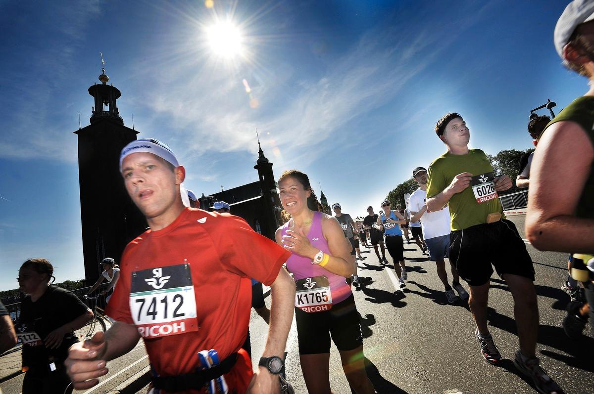 PLÅGSAM njutning Att springa en marathon kan vara bland det jobbigaste man gör – men när mållinjen väl är passerad kan det också vara oerhört skönt.