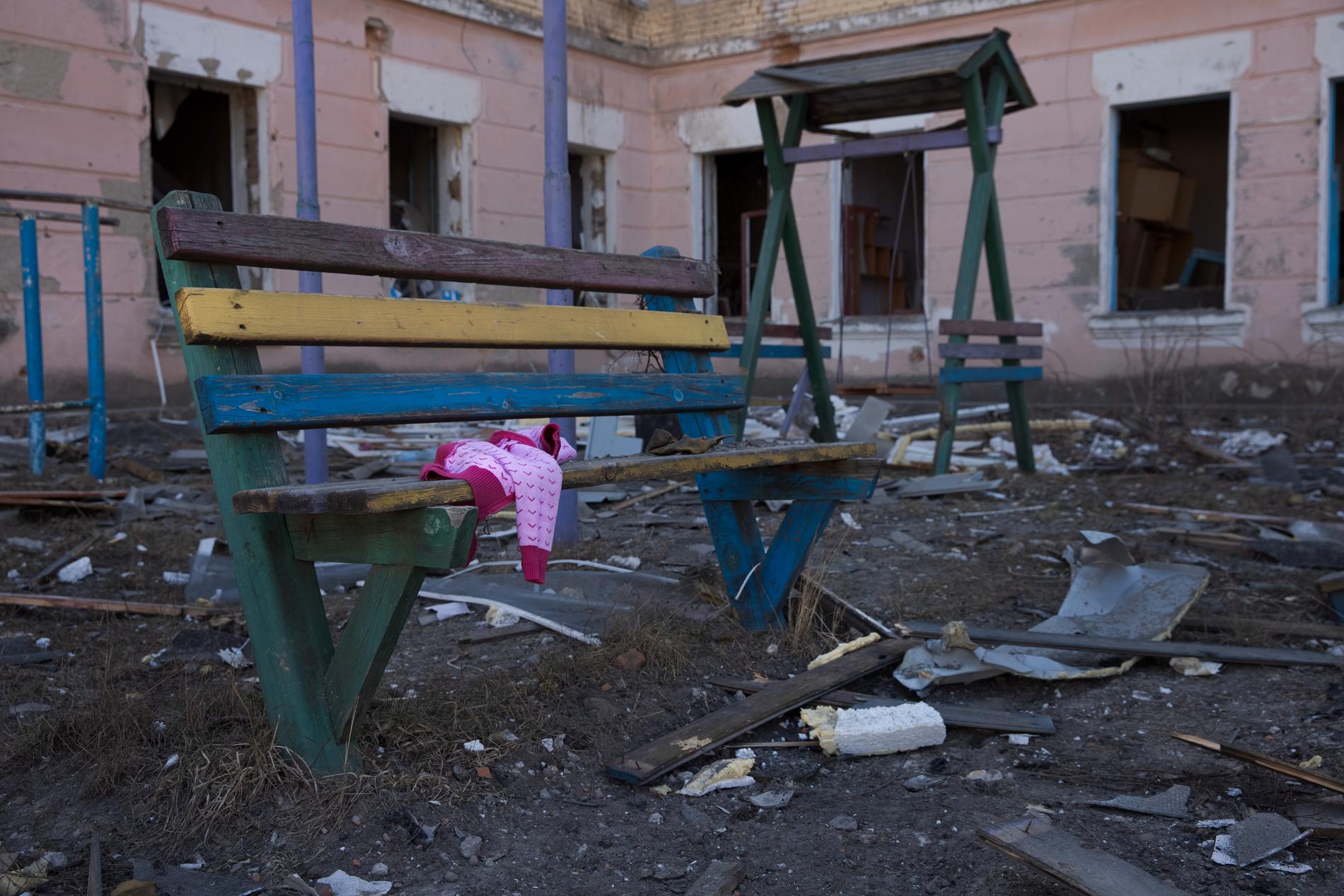 Ett lägenhetskomplex med 180 boende har bombats. Flera som bodde där var barnfamiljer. 