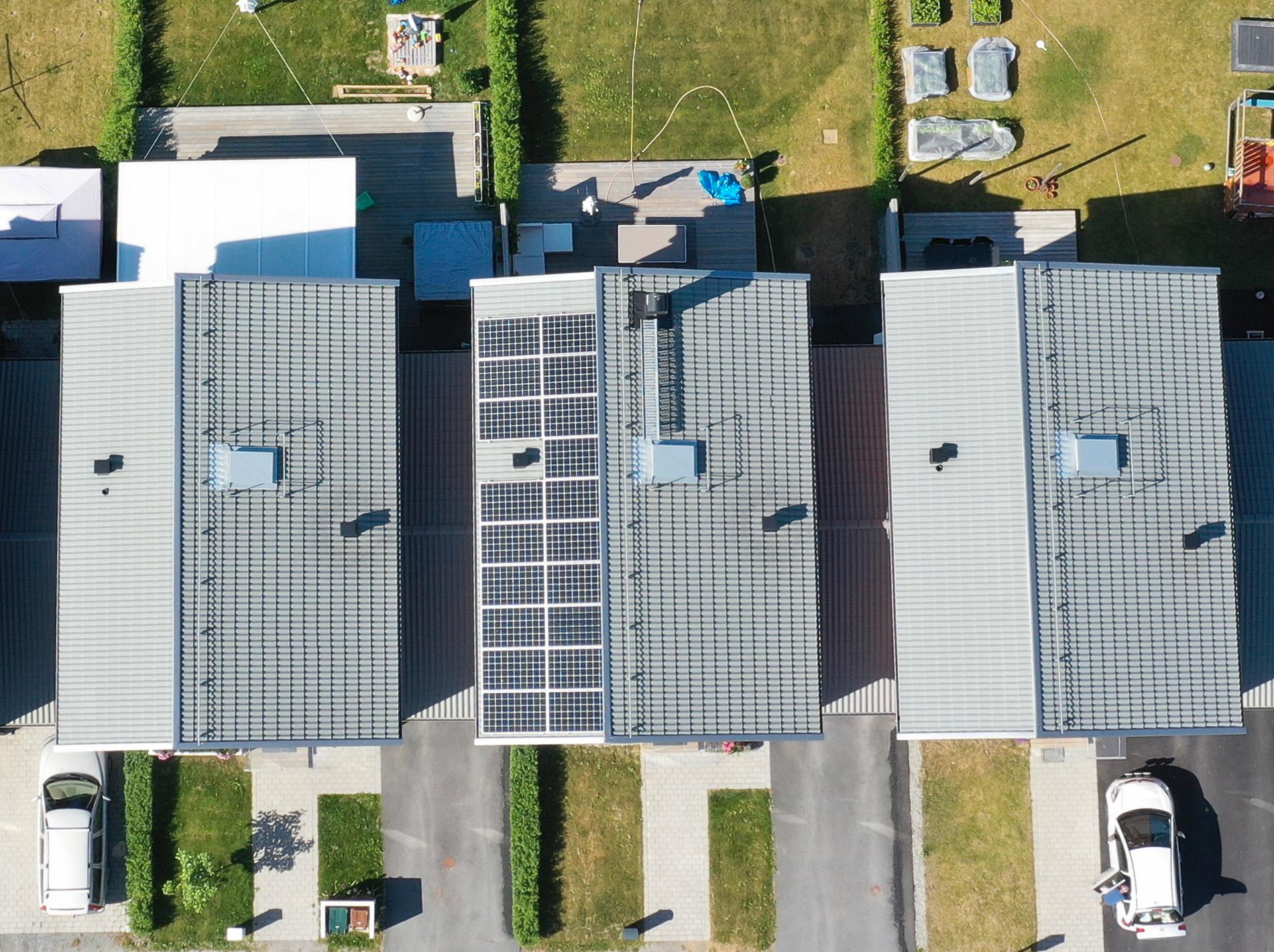 Solceller på tak. Arkivbild.