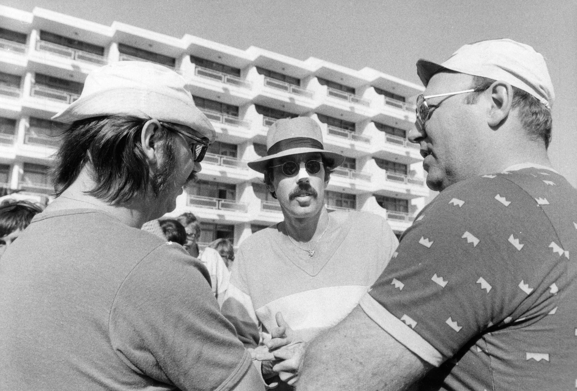 Inspelning av filmen ”Sällskapsresan” i San Agustin på Gran Canaria. Från vänster Sven Melander, Lasse Åberg och Weiron Holmberg.