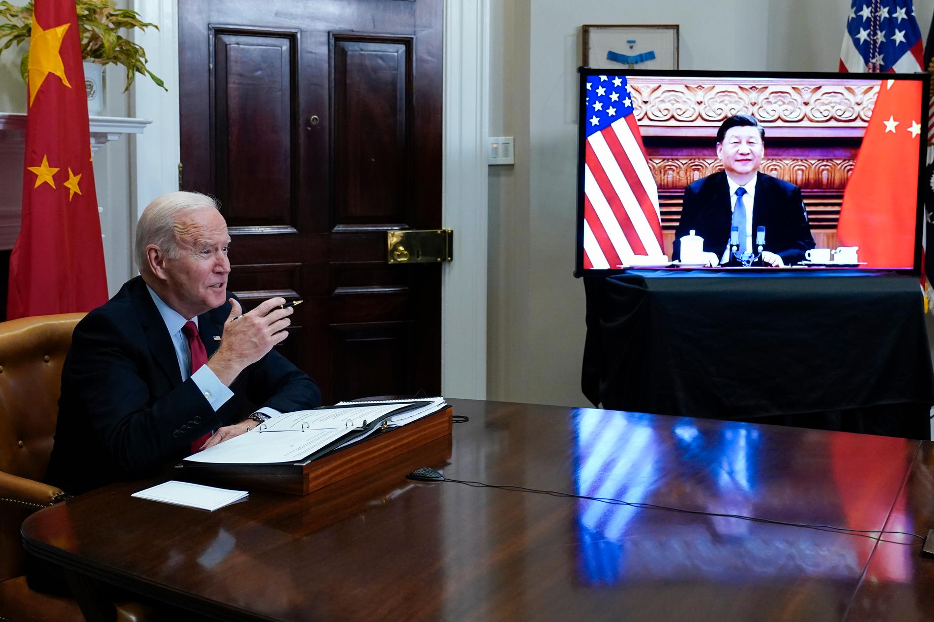 USA:s och Kinas presidenter Joe Biden och Xi Jinping höll ett digitalt toppmöte under natten mot tisdagen, svensk tid.