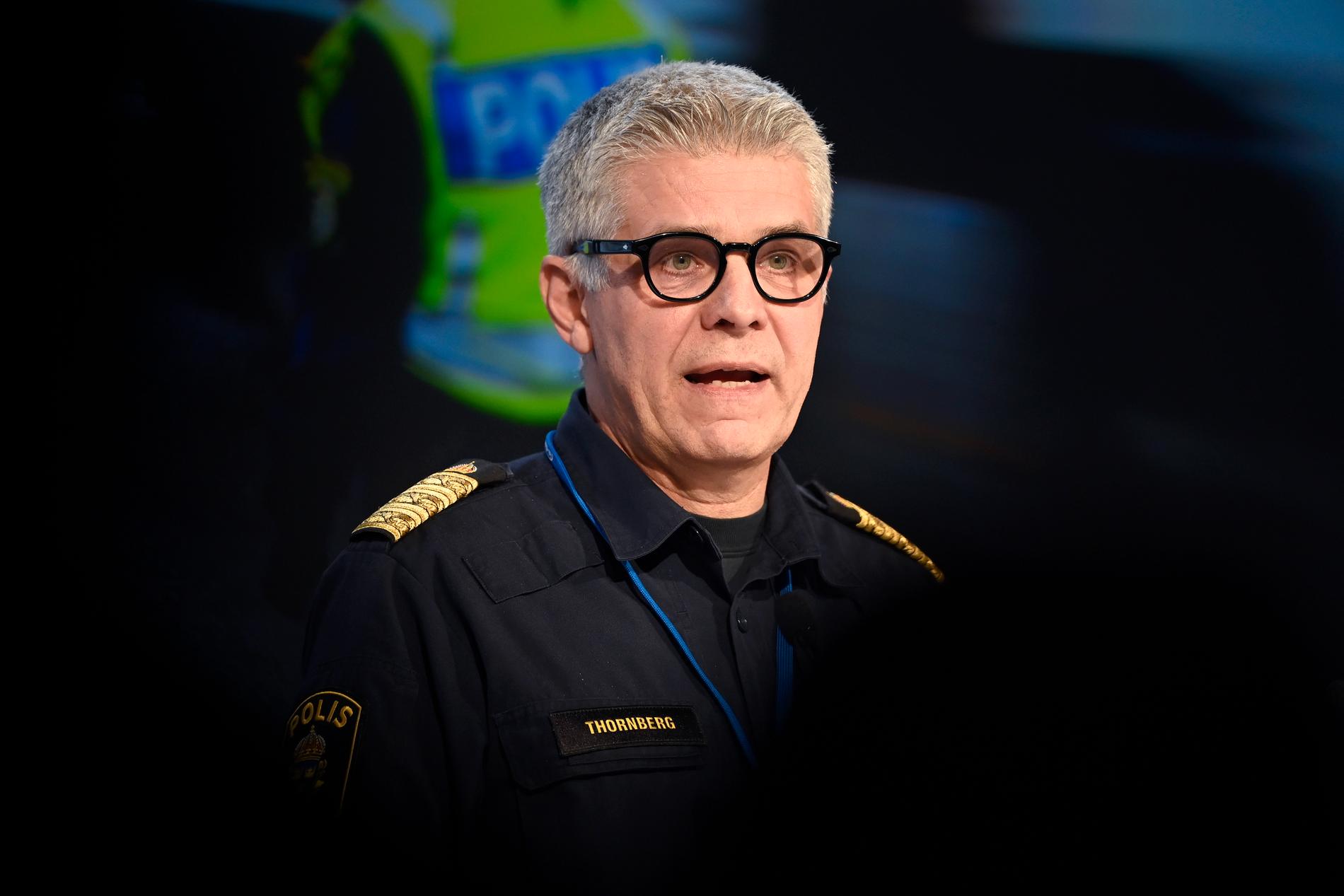 Rikspolischefen Anders Thornberg borde inte behöva avgå, skriver Lena Mellin.
