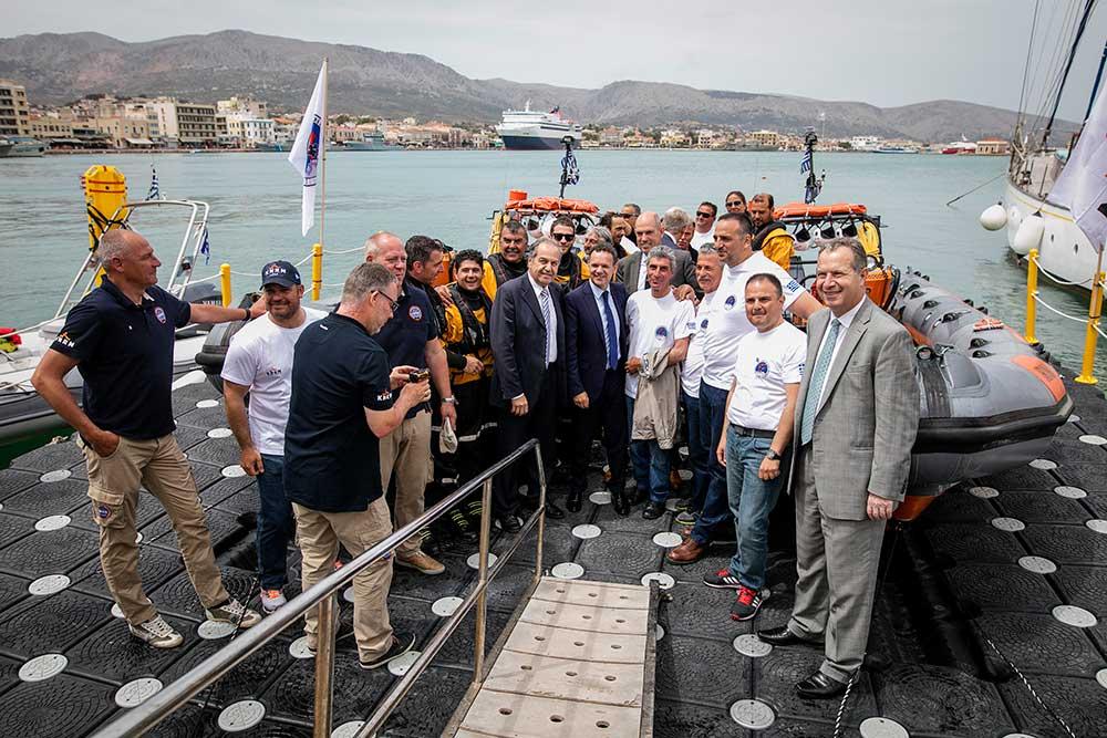 Greklands kustbevakning inviger en ny station med två båtar på ön Chios, där Gula Båtarna stått för inspirationen.