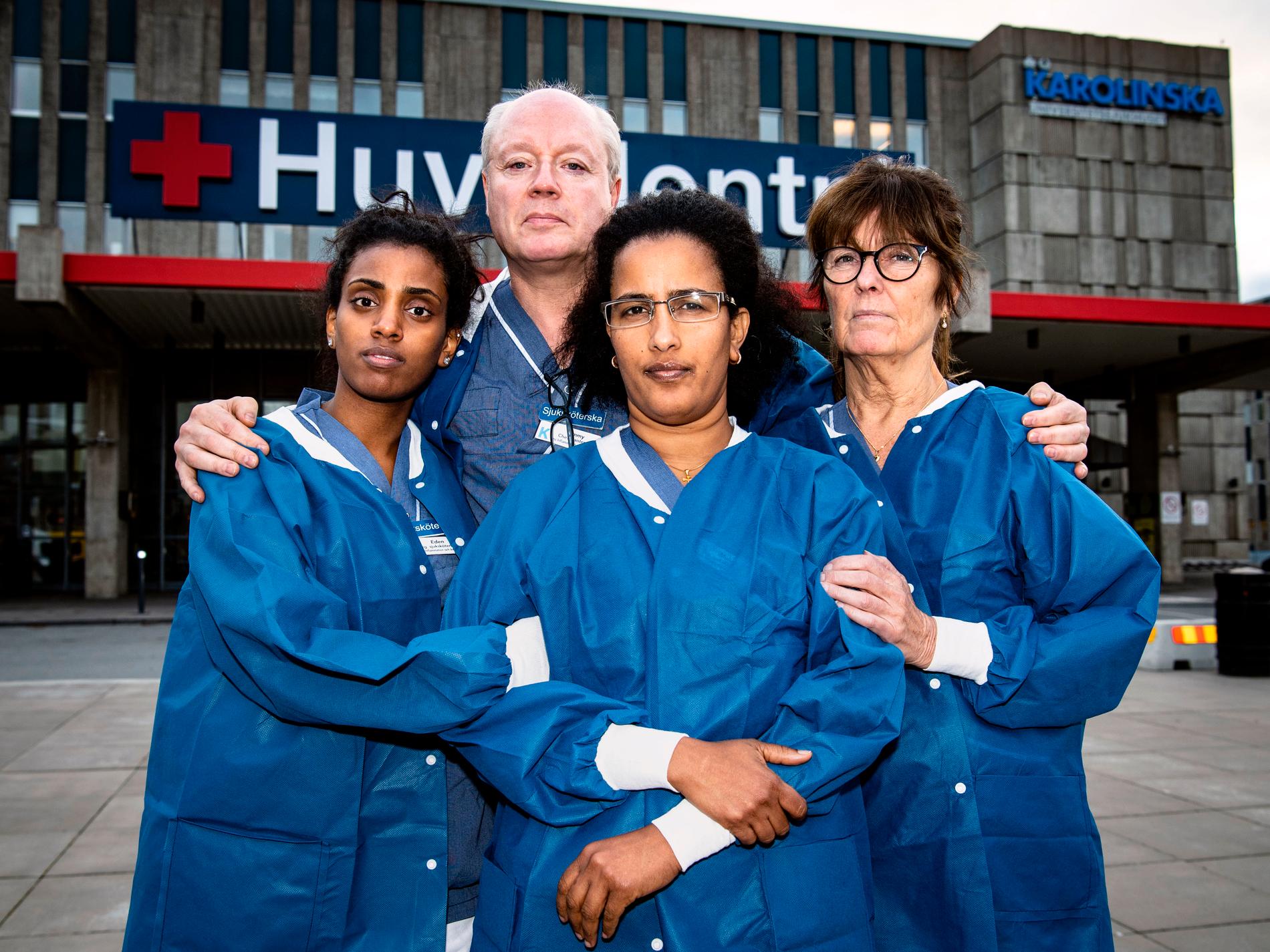 Kollegorna på Huddinge sjukhus kämpar för att få behålla Mulu Baraki, sjuksköterska med specialistkompetens. Här är hon omgiven av Eden Ghebre, Tommy Lundholm och Lilian Tillqvist.